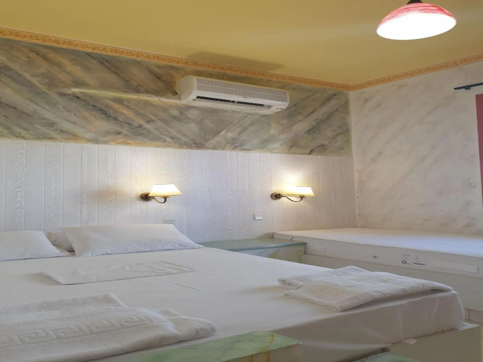 Spacious Room in Creta for 3 people, with Ac, Swimming Pool and Nature