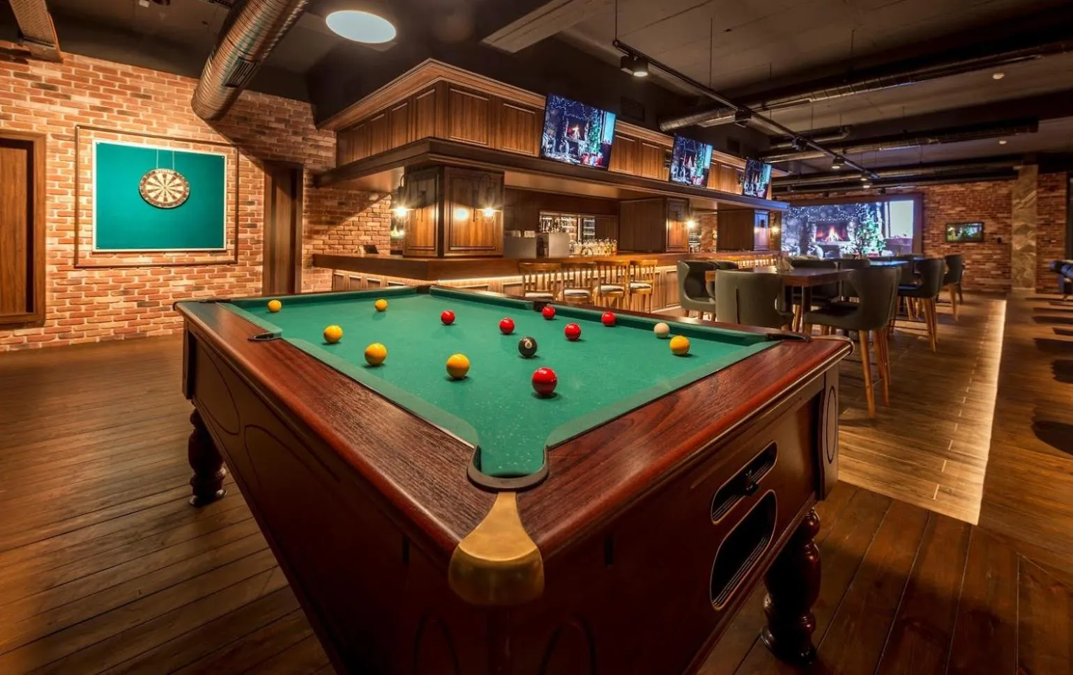 Novel Centre Point Hotel