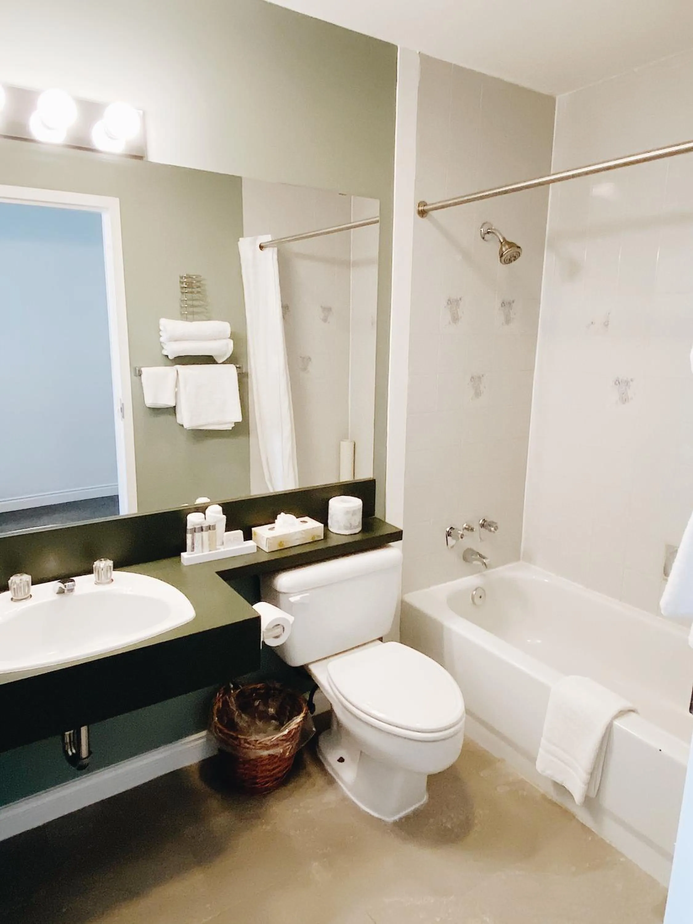 Shower in The Met Hotel