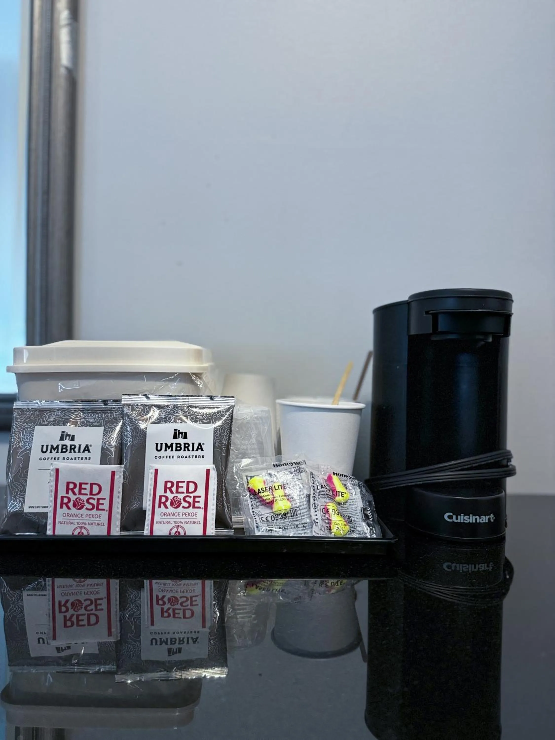 Coffee/tea facilities in The Met Hotel