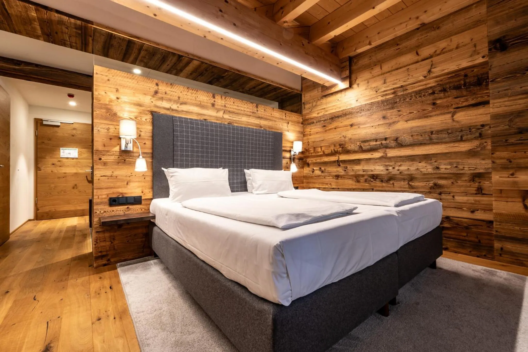 Property building, Bed in Torghele's Wald & Fluh
