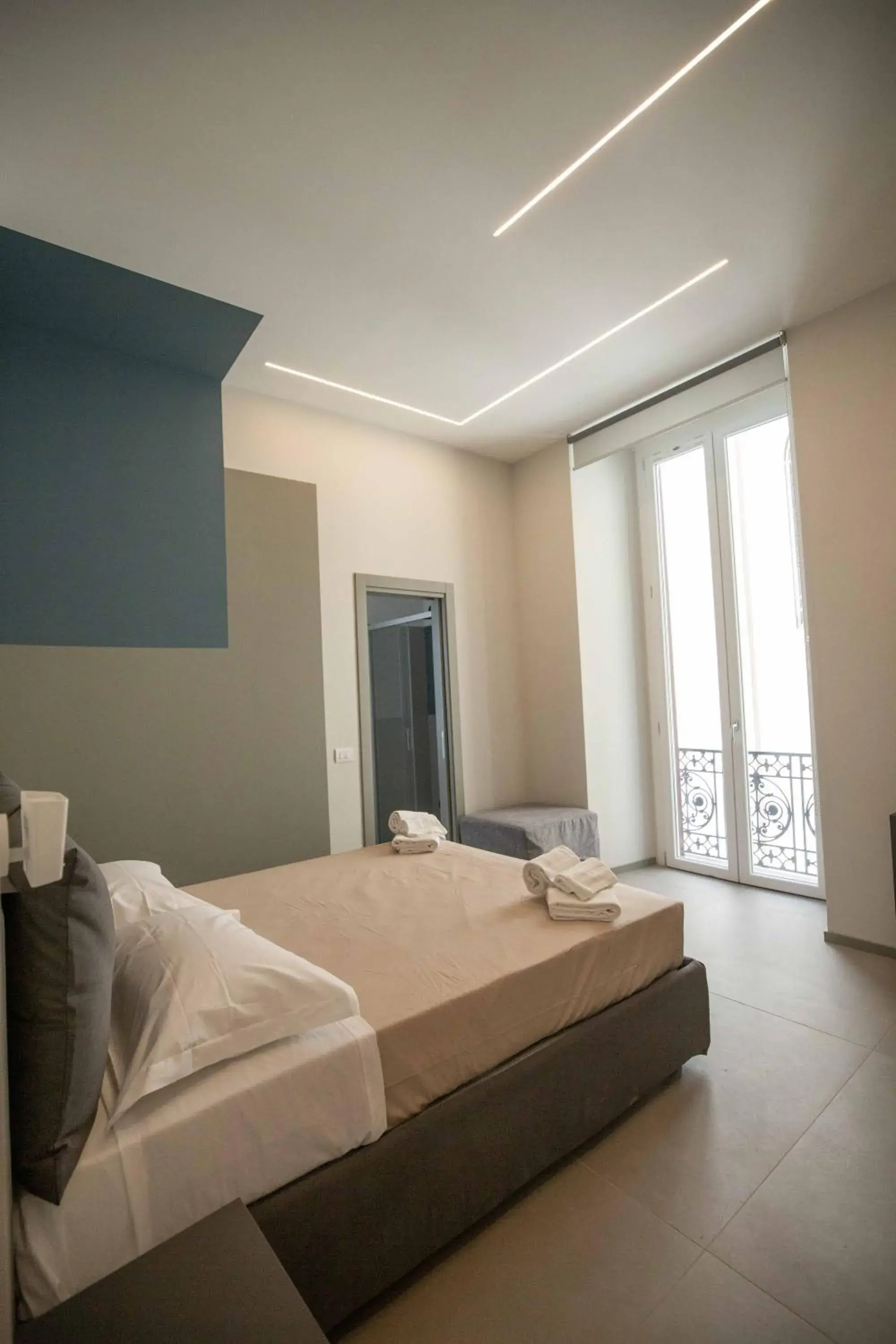 Superior Triple Room in Napoli è....... By Dimorra Superior Triple Room in Napoli è....... By Dimorra