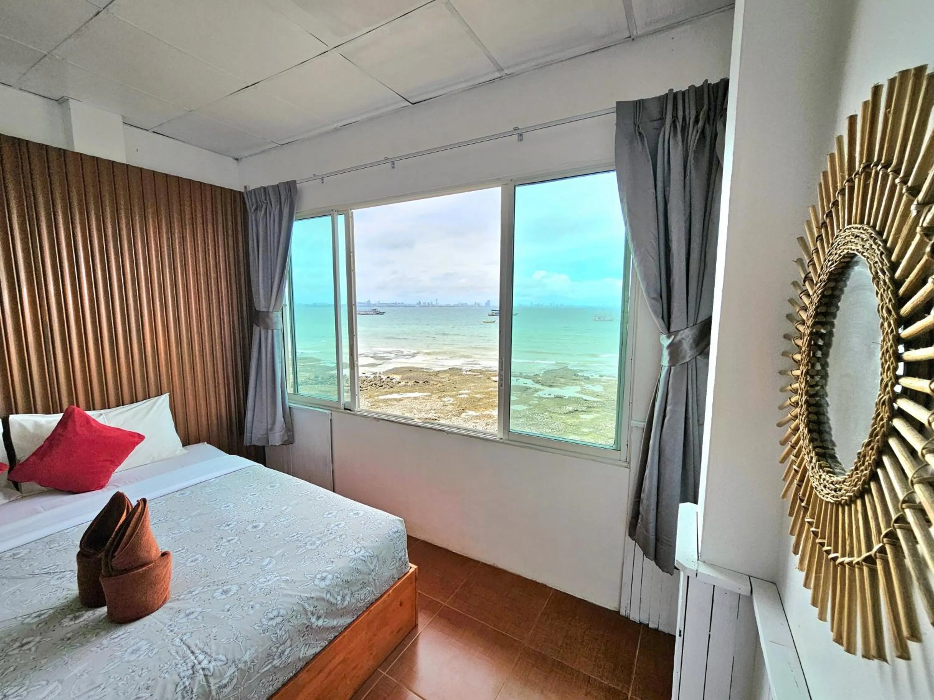 Sea view, Bed in Baan I Taley On Sea Koh Larn