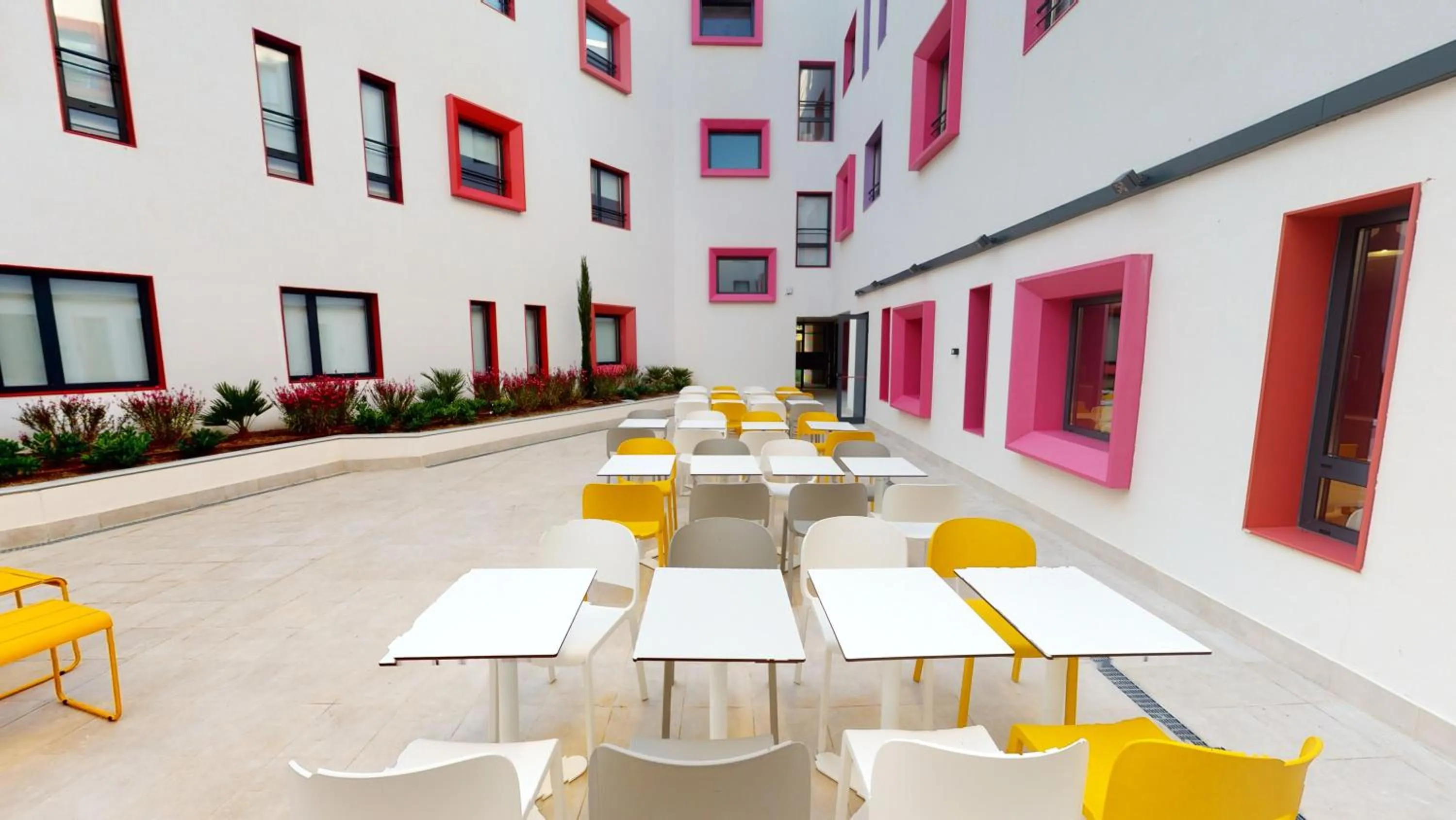 Property building in Residencia Universitaria Resa Málaga Centro