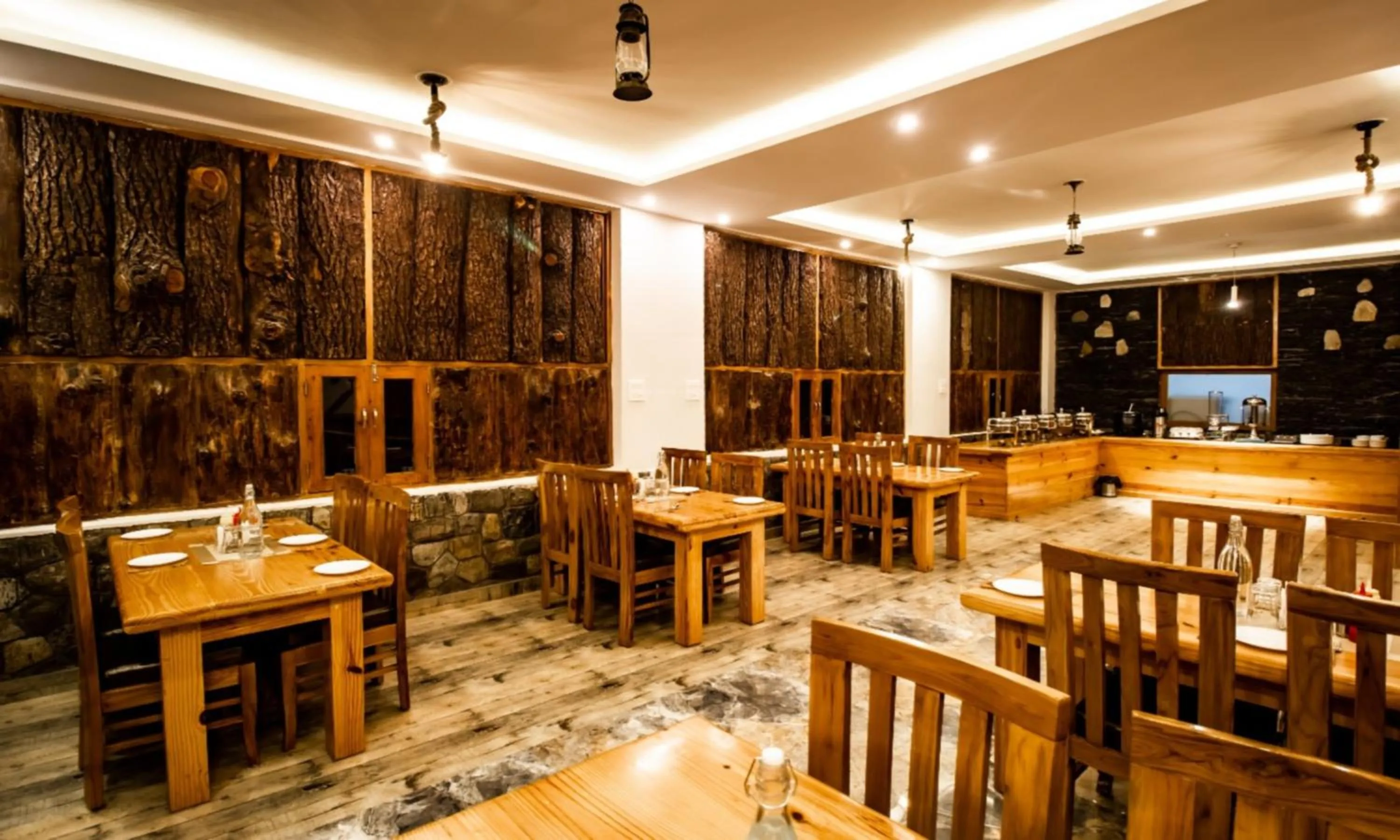 Restaurant/places to eat in LA Riqueza Kanatal - Mountain View Rooms - Best Location - Amazing Food - Close to Jungle Safari & Adventure Activities