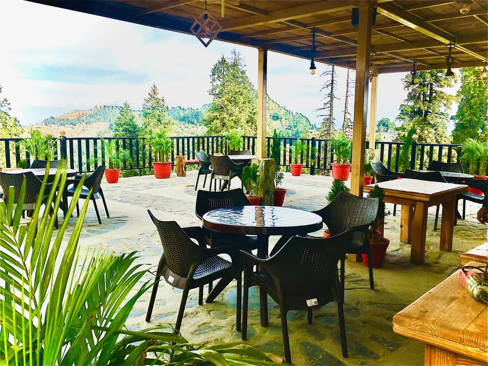 Restaurant/places to eat in LA Riqueza Kanatal - Mountain View Rooms - Best Location - Amazing Food - Close to Jungle Safari & Adventure Activities