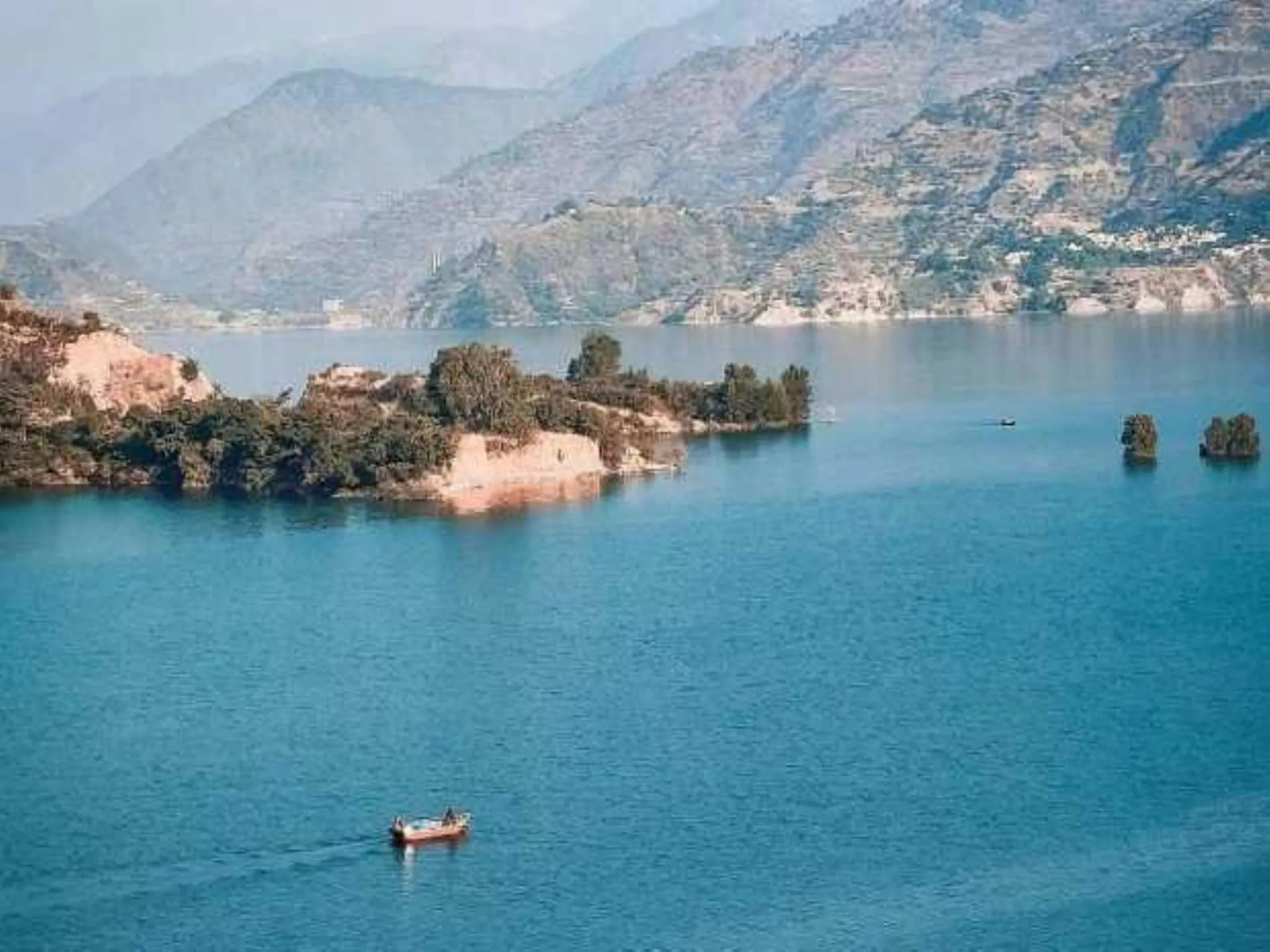 Natural landscape in LA Riqueza Kanatal - Mountain View Rooms - Best Location - Amazing Food - Close to Jungle Safari & Adventure Activities