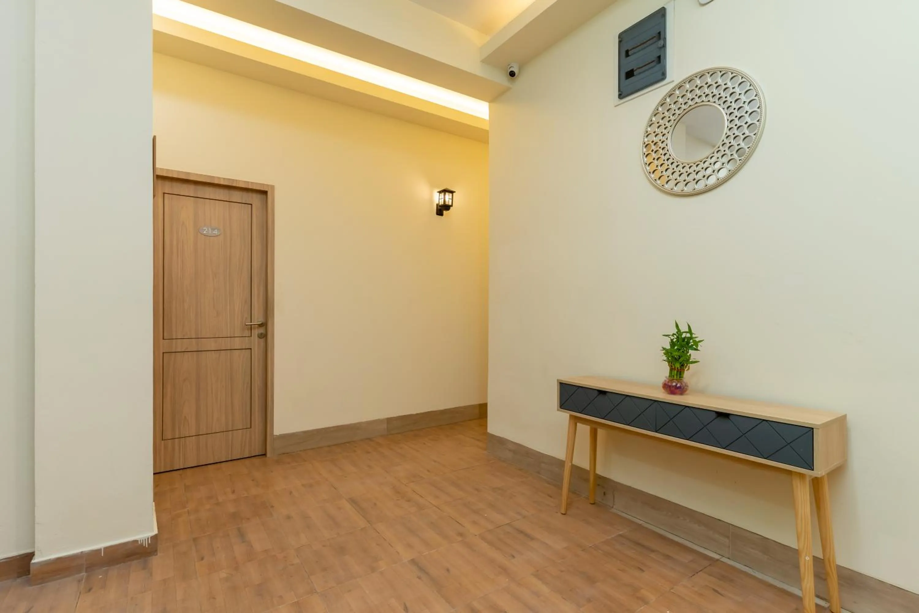 Seating area in RedDoorz Plus Near RS Royal Taruma Grogol