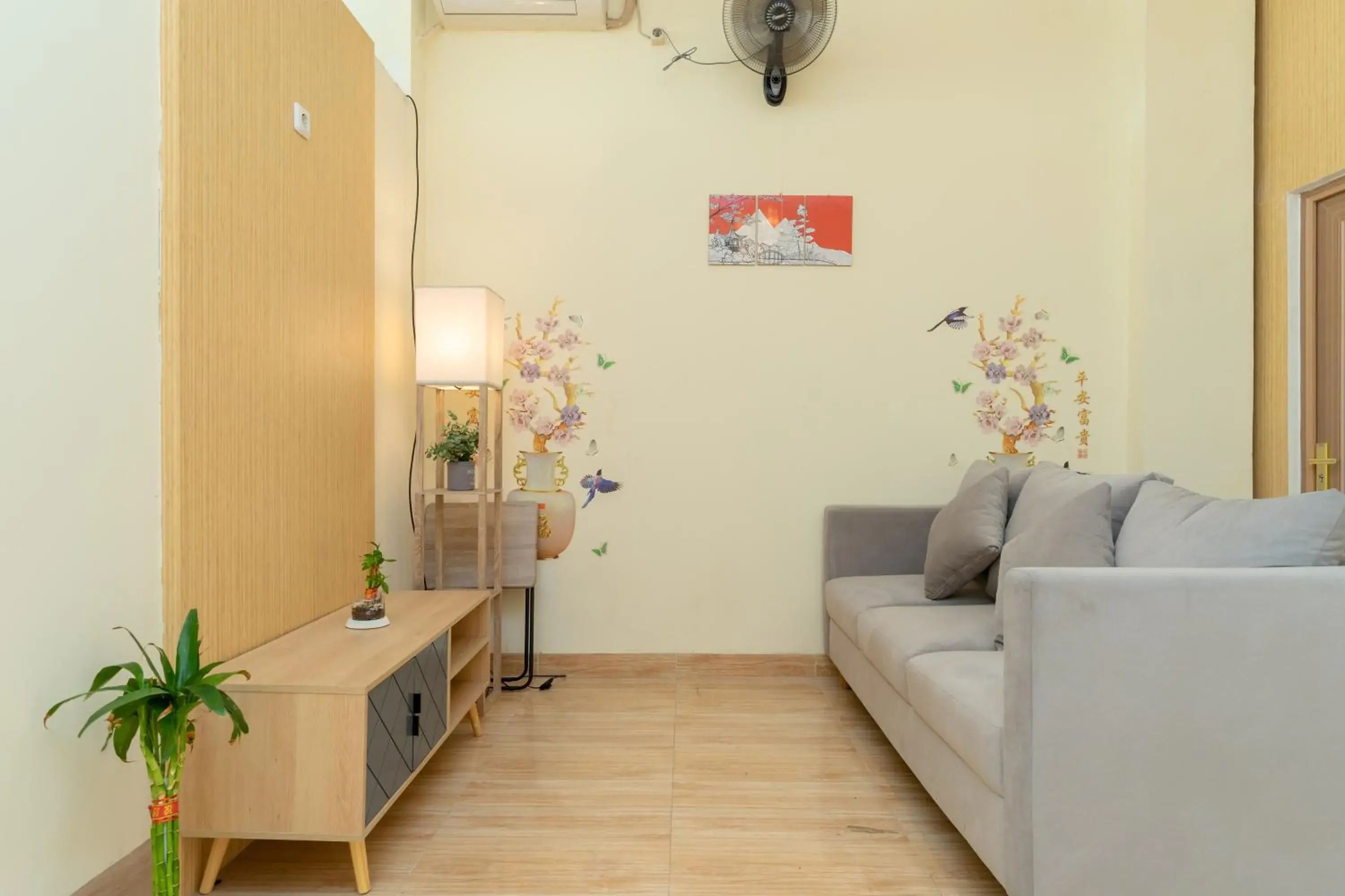 Lobby or reception in RedDoorz Plus Near RS Royal Taruma Grogol Lobby or reception in RedDoorz Plus Near RS Royal Taruma Grogol