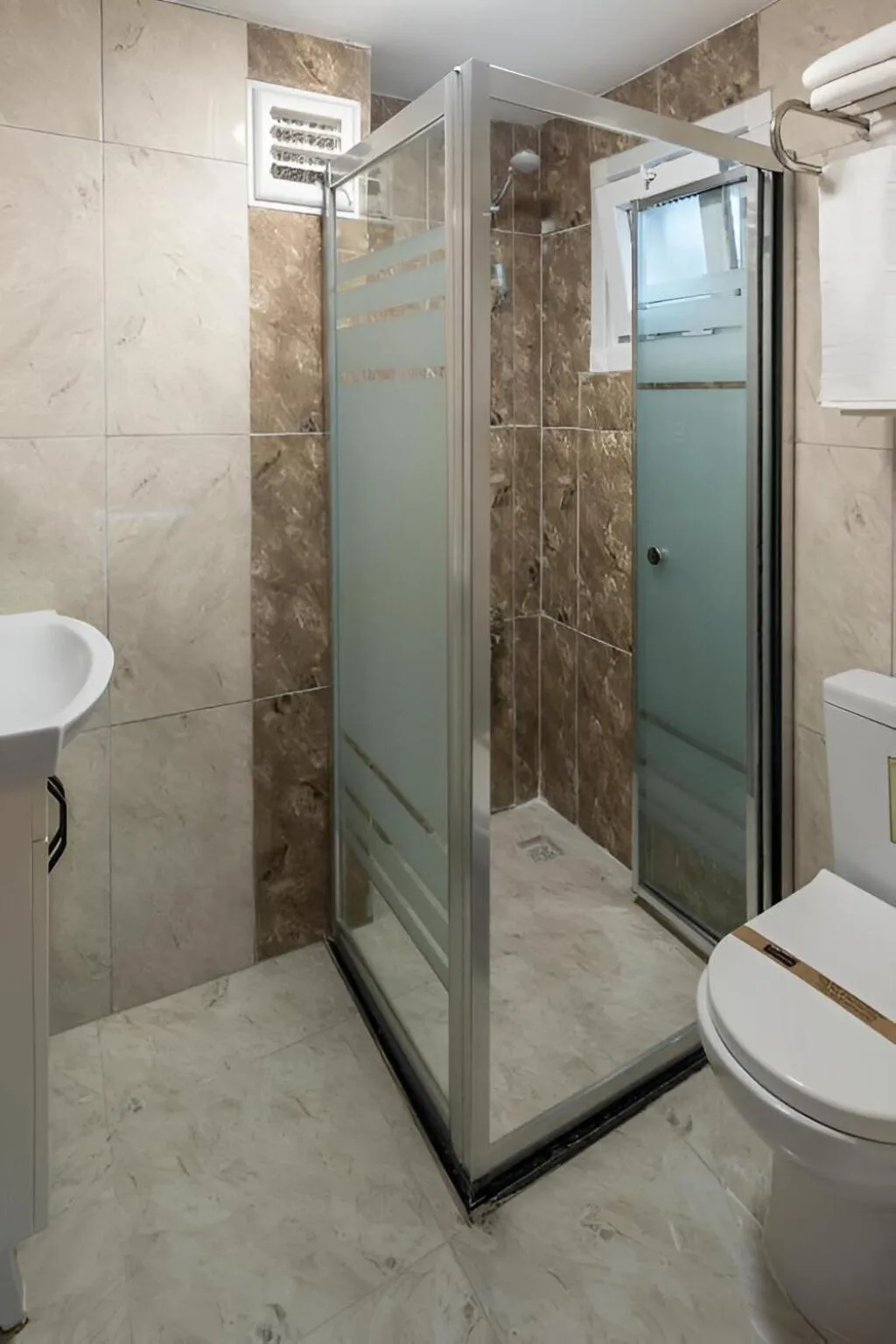 Shower in Grey House Apartments & Suites Istanbul