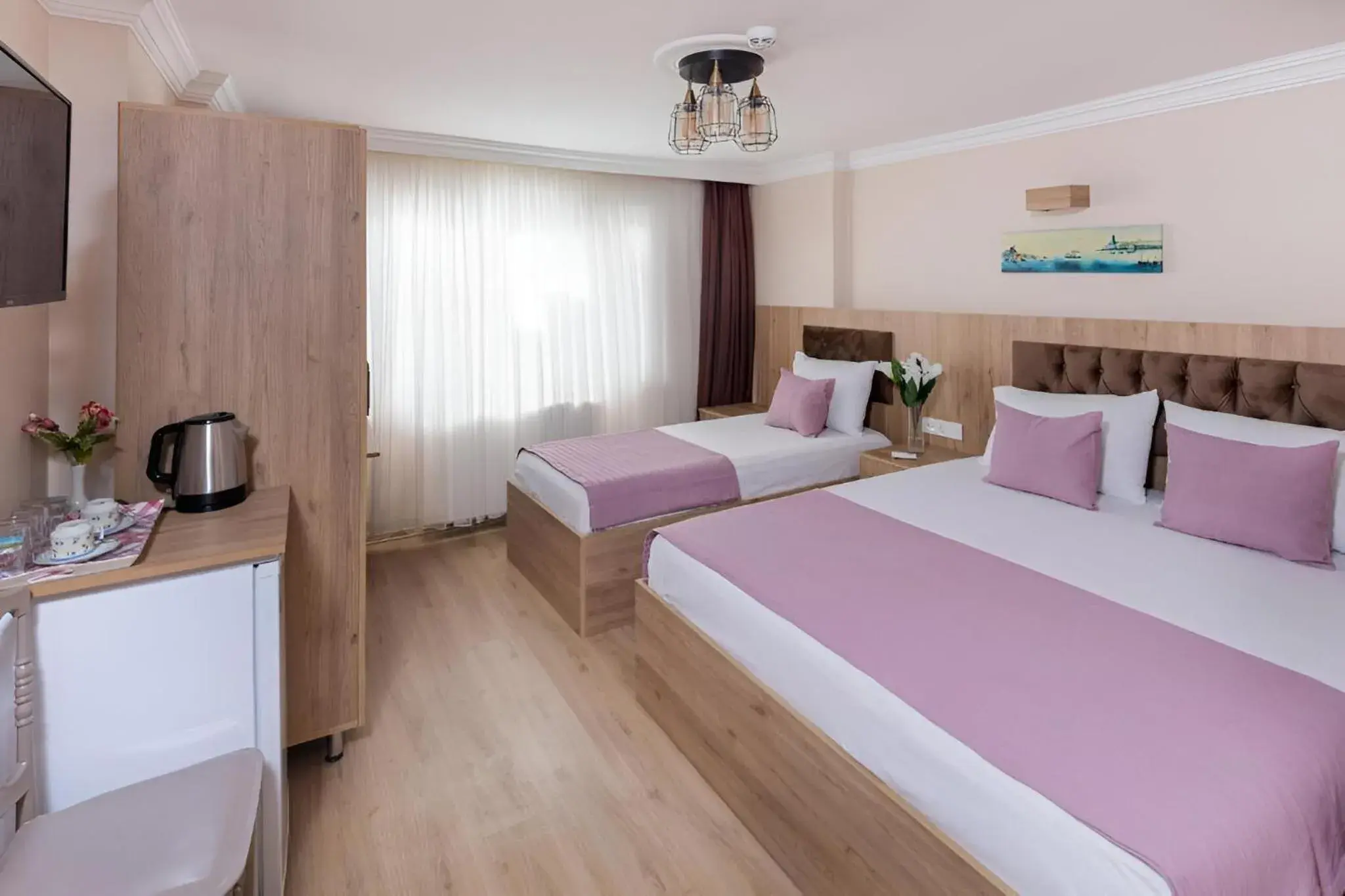 Triple Room - single occupancy in Grey House Apartments & Suites Istanbul Triple Room - single occupancy in Grey House Apartments & Suites Istanbul