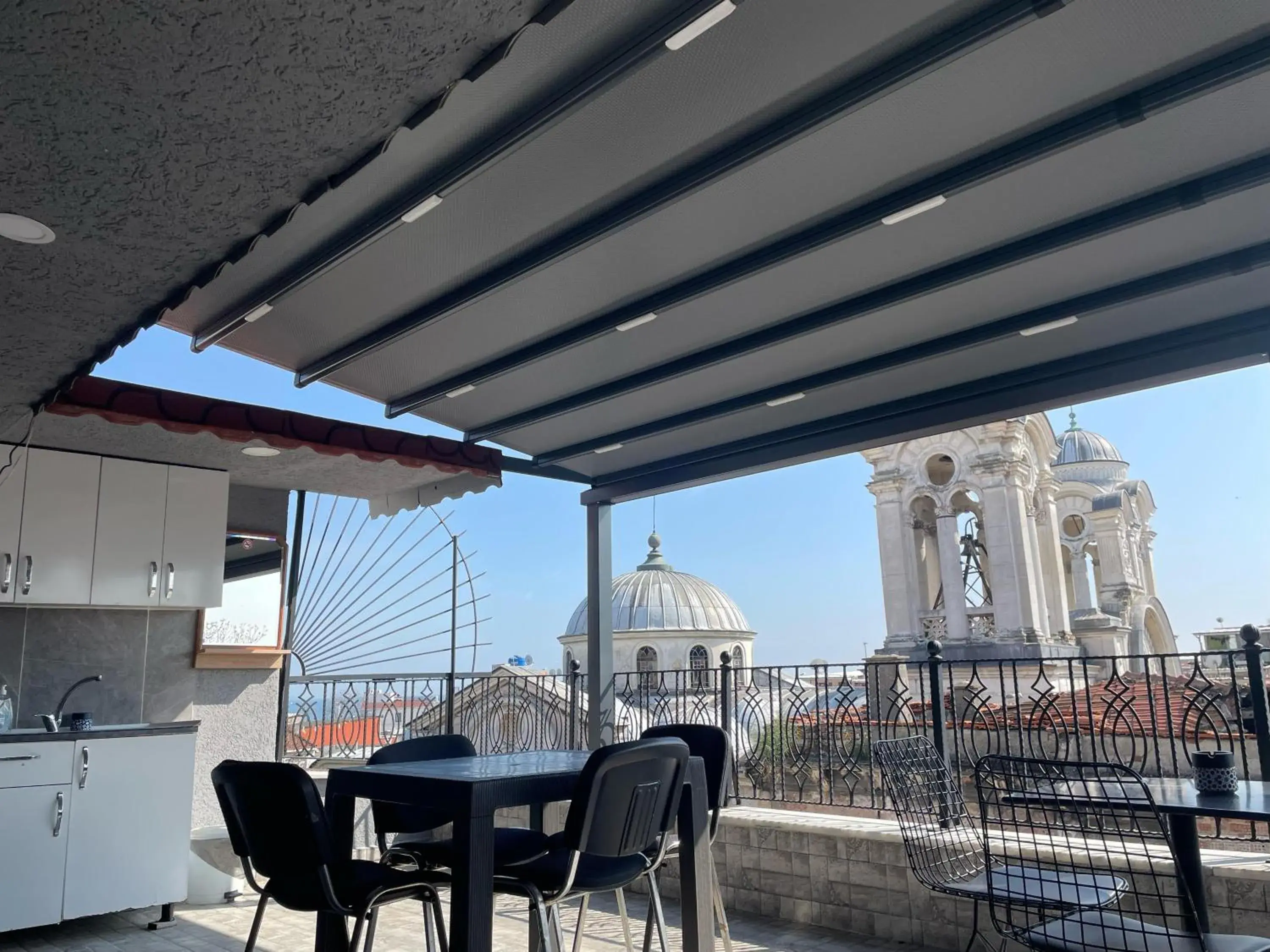 Triple Room with Terrace in Grey House Apartments & Suites Istanbul Triple Room with Terrace in Grey House Apartments & Suites Istanbul