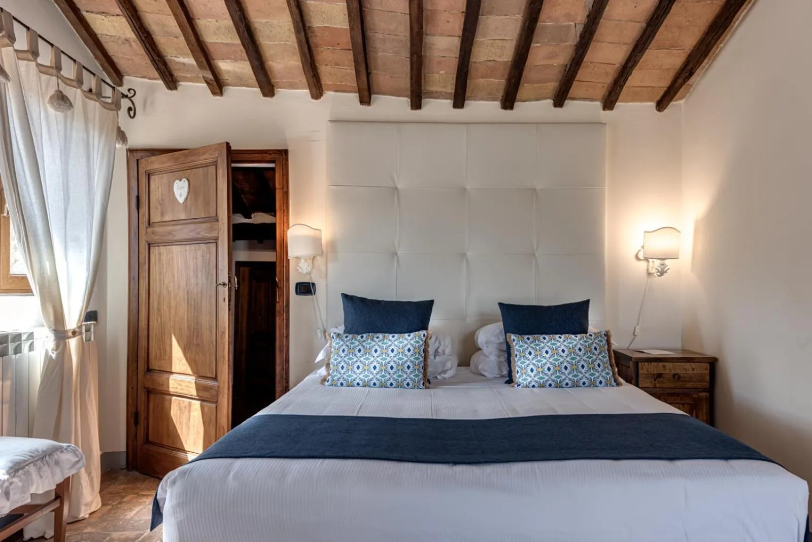 Bed in b&b BORGO CAPITANO COLLECTION Albergo diffuso - Centro Storico