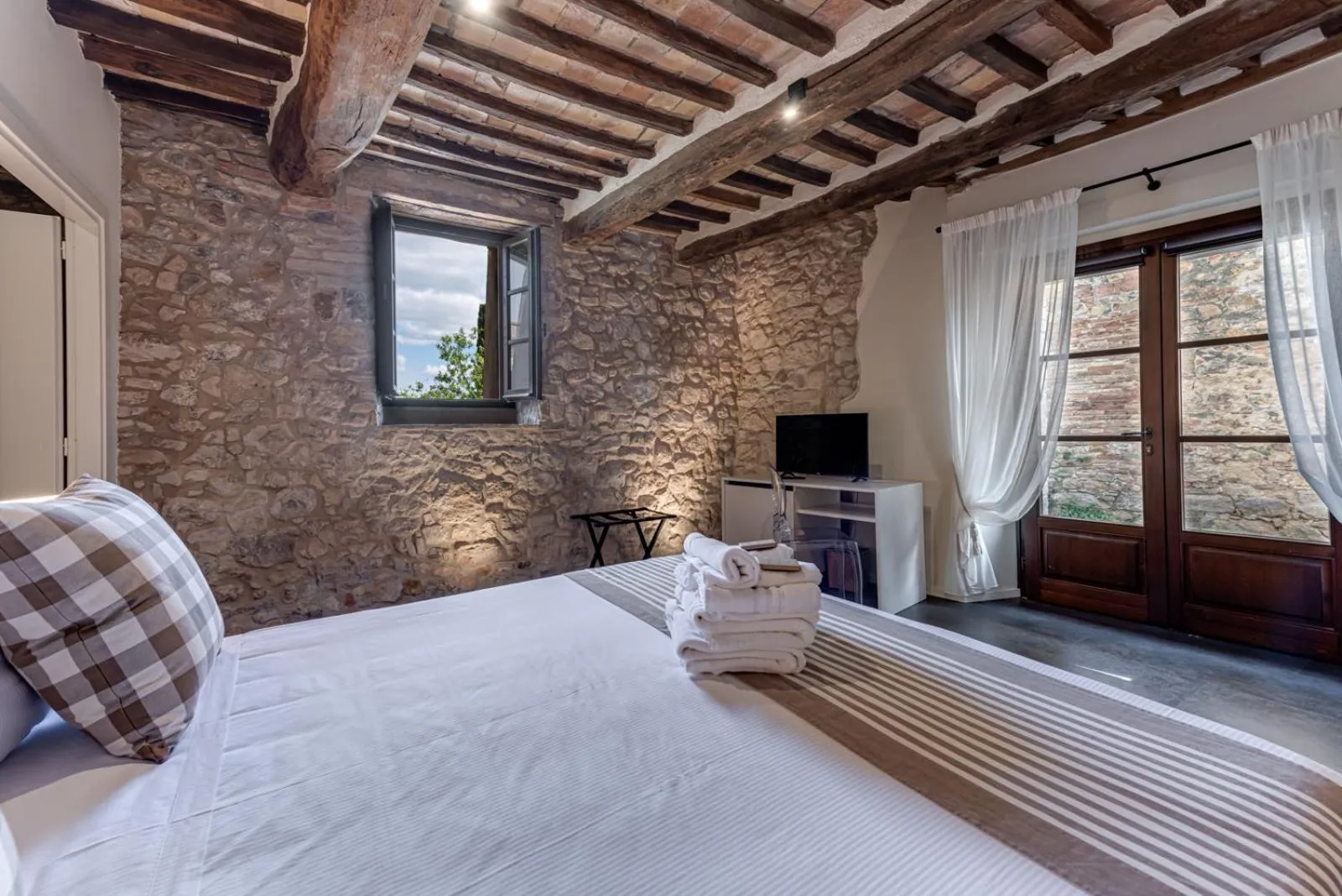 Bedroom, Bed in b&b BORGO CAPITANO COLLECTION Albergo diffuso - Centro Storico