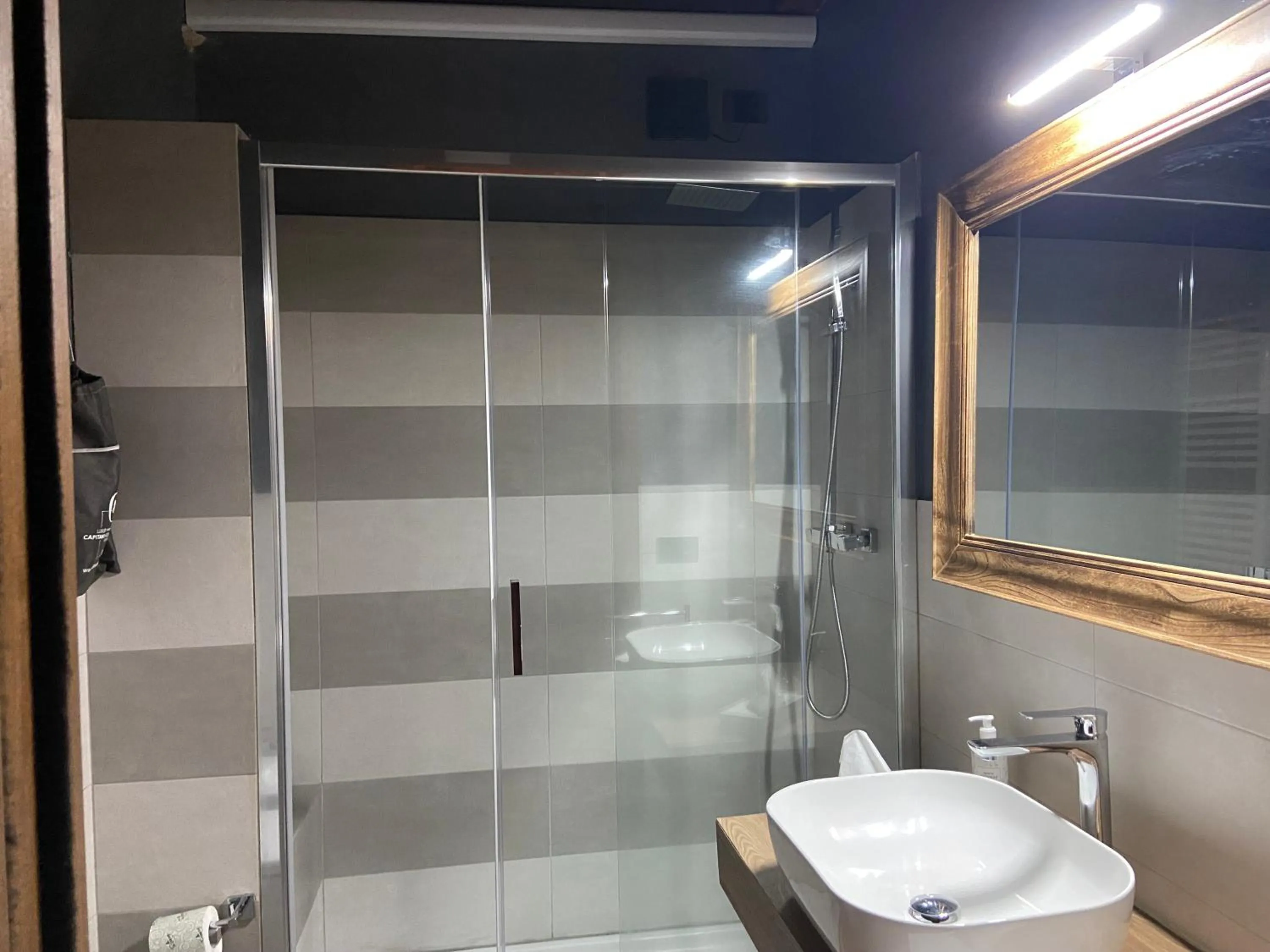 Shower in b&b BORGO CAPITANO COLLECTION Albergo diffuso - Centro Storico
