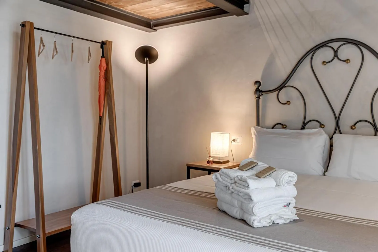 Bed in b&b BORGO CAPITANO COLLECTION Albergo diffuso - Centro Storico