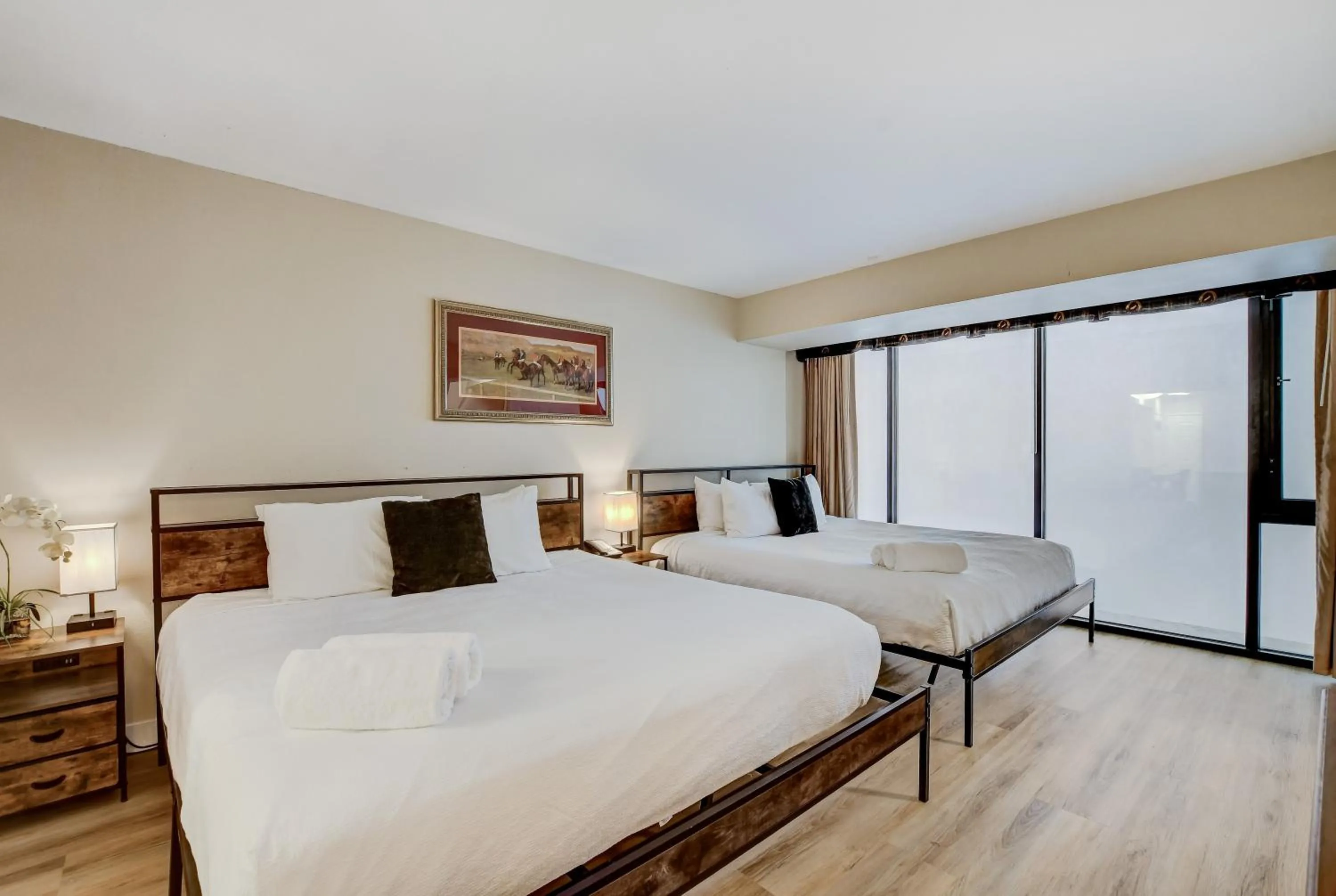 Bed in Penthouse on the strip - 6 Comfy beds!!!