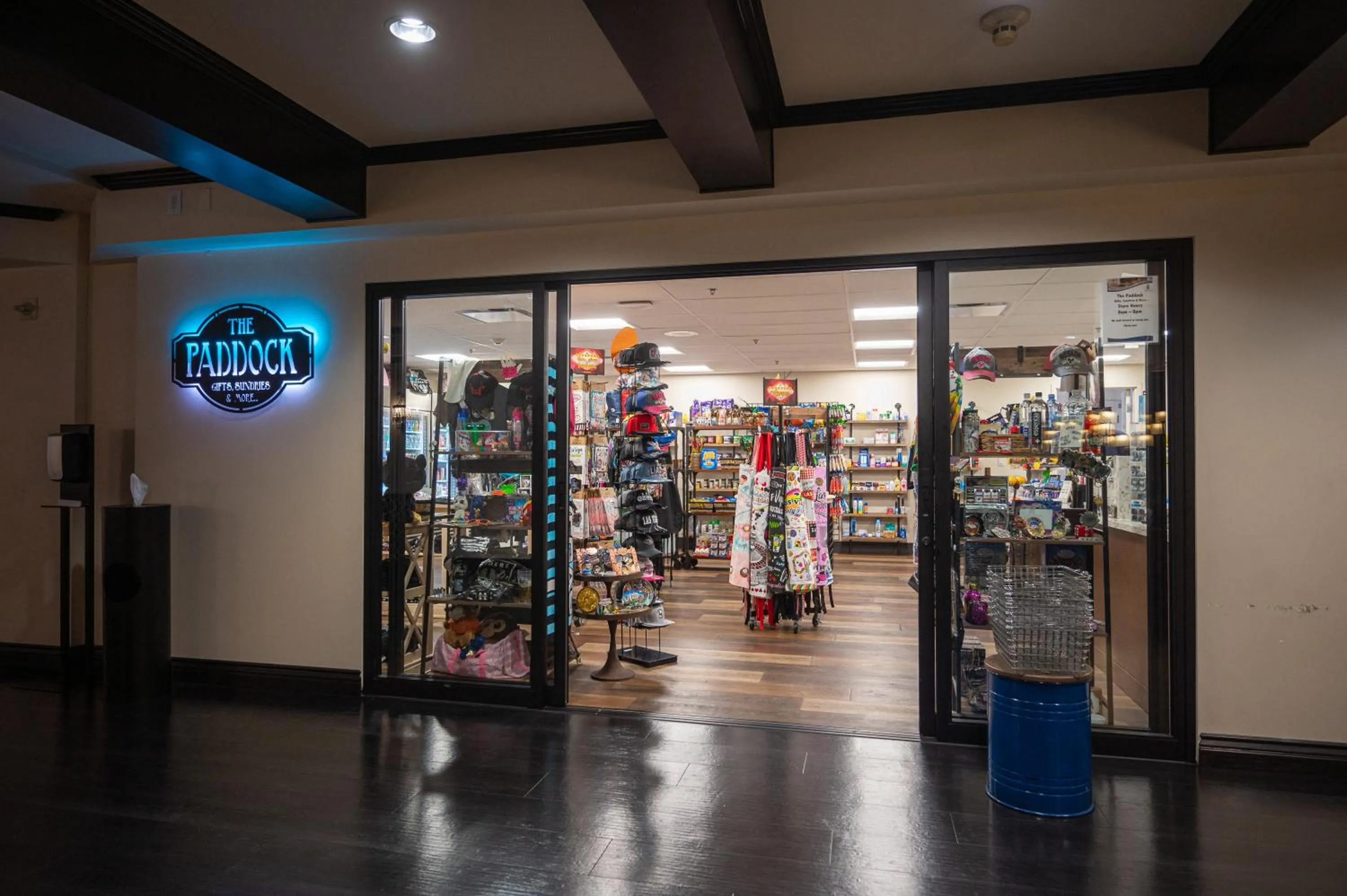 Shopping Area in Penthouse on the strip - 6 Comfy beds!!!