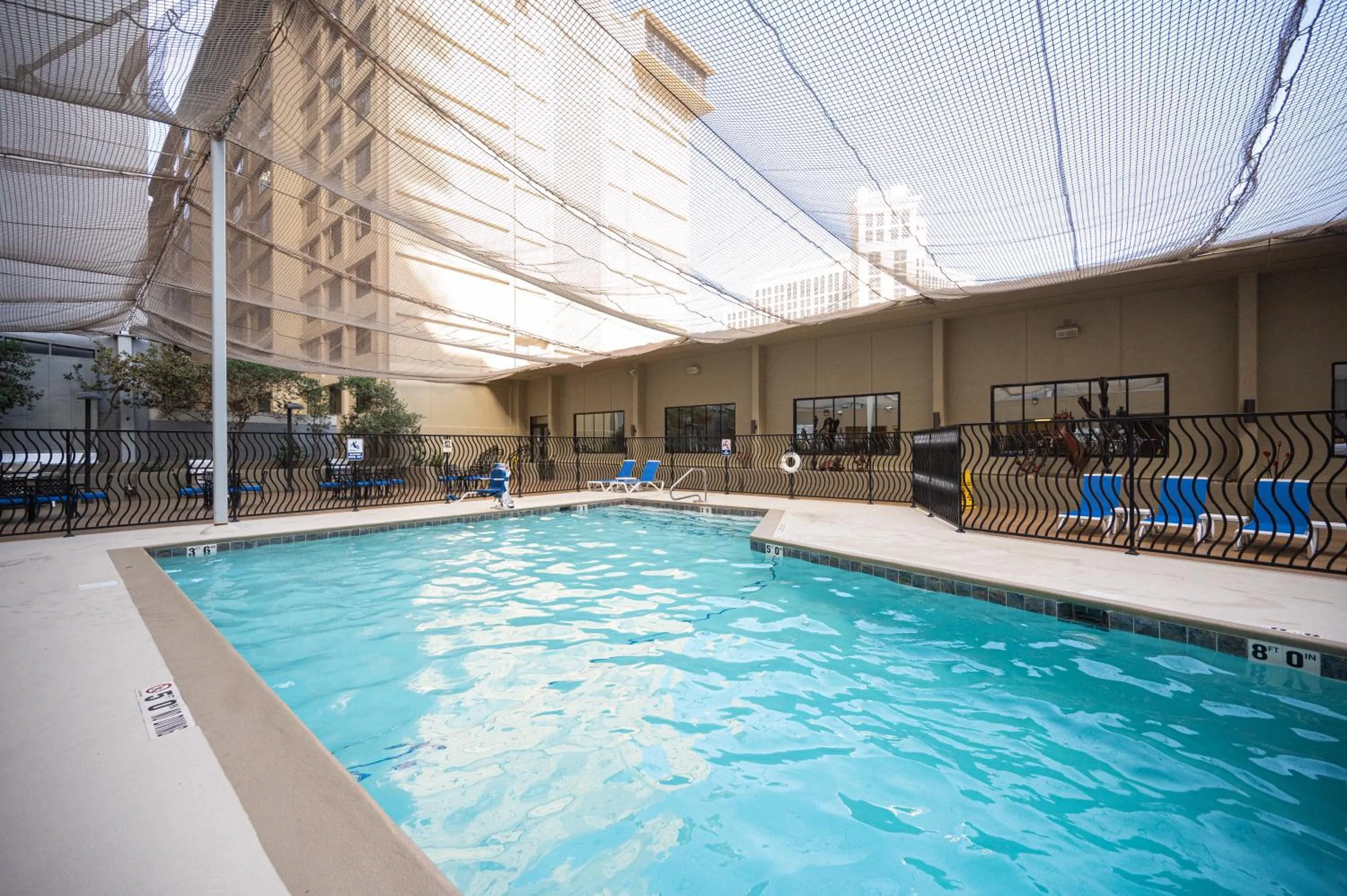 Swimming pool in Penthouse on the strip - 6 Comfy beds!!!