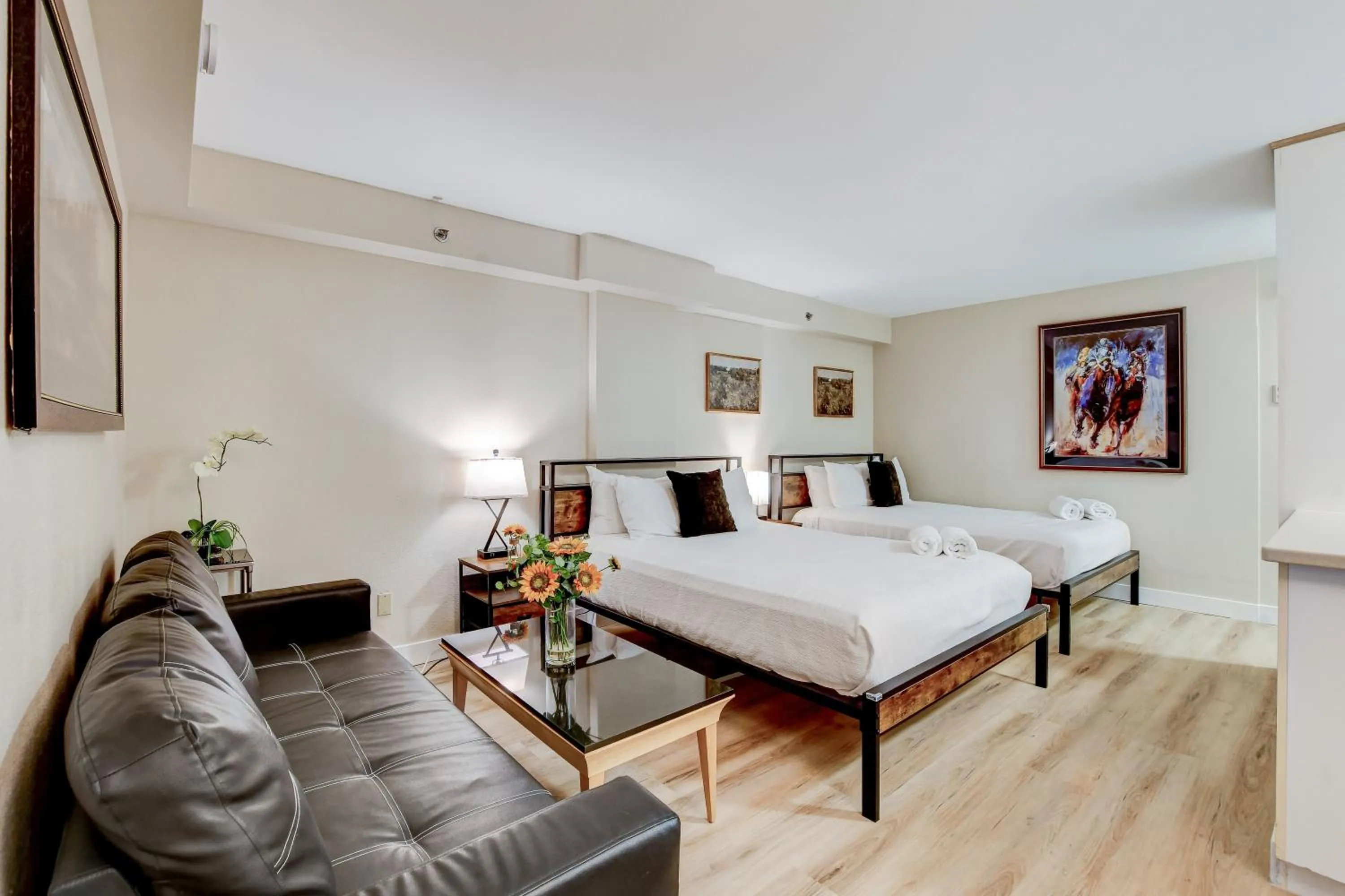 Bed in Penthouse on the strip - 6 Comfy beds!!!