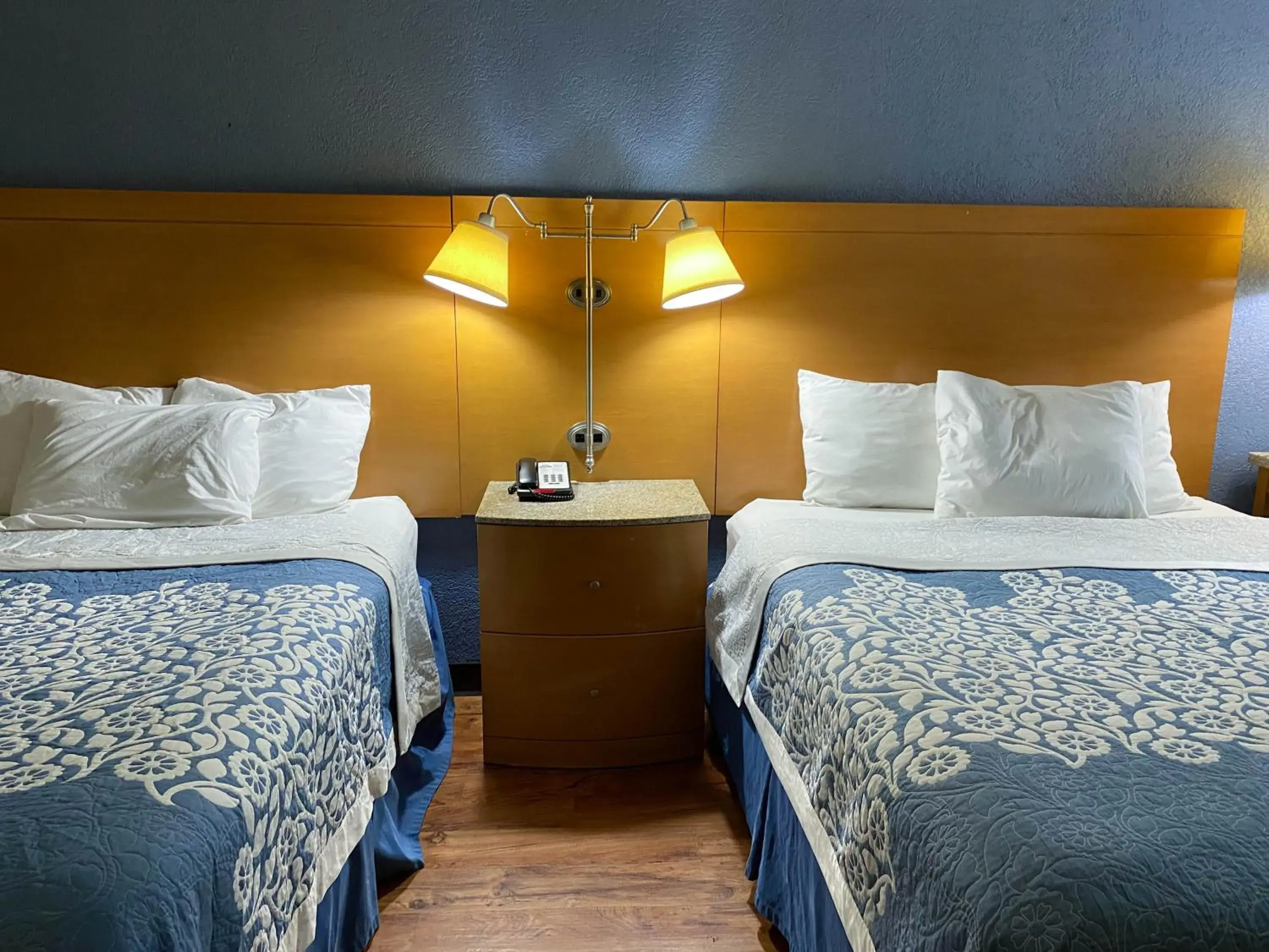 Bedroom, Bed in Motel 6 Savannah GA Gateway & I95 Bedroom, Bed in Motel 6 Savannah GA Gateway & I95