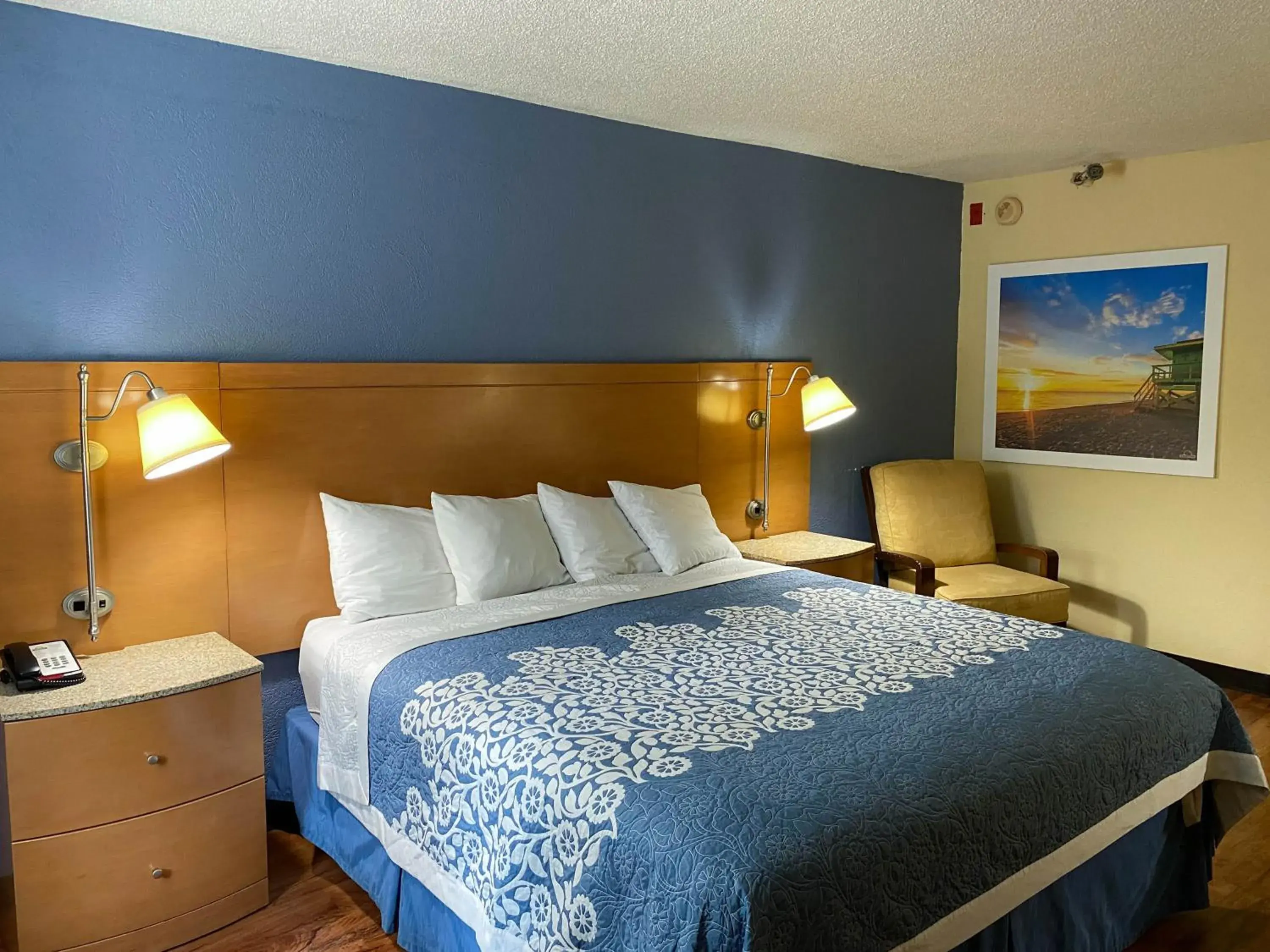 Bedroom, Bed in Motel 6 Savannah GA Gateway & I95 Bedroom, Bed in Motel 6 Savannah GA Gateway & I95