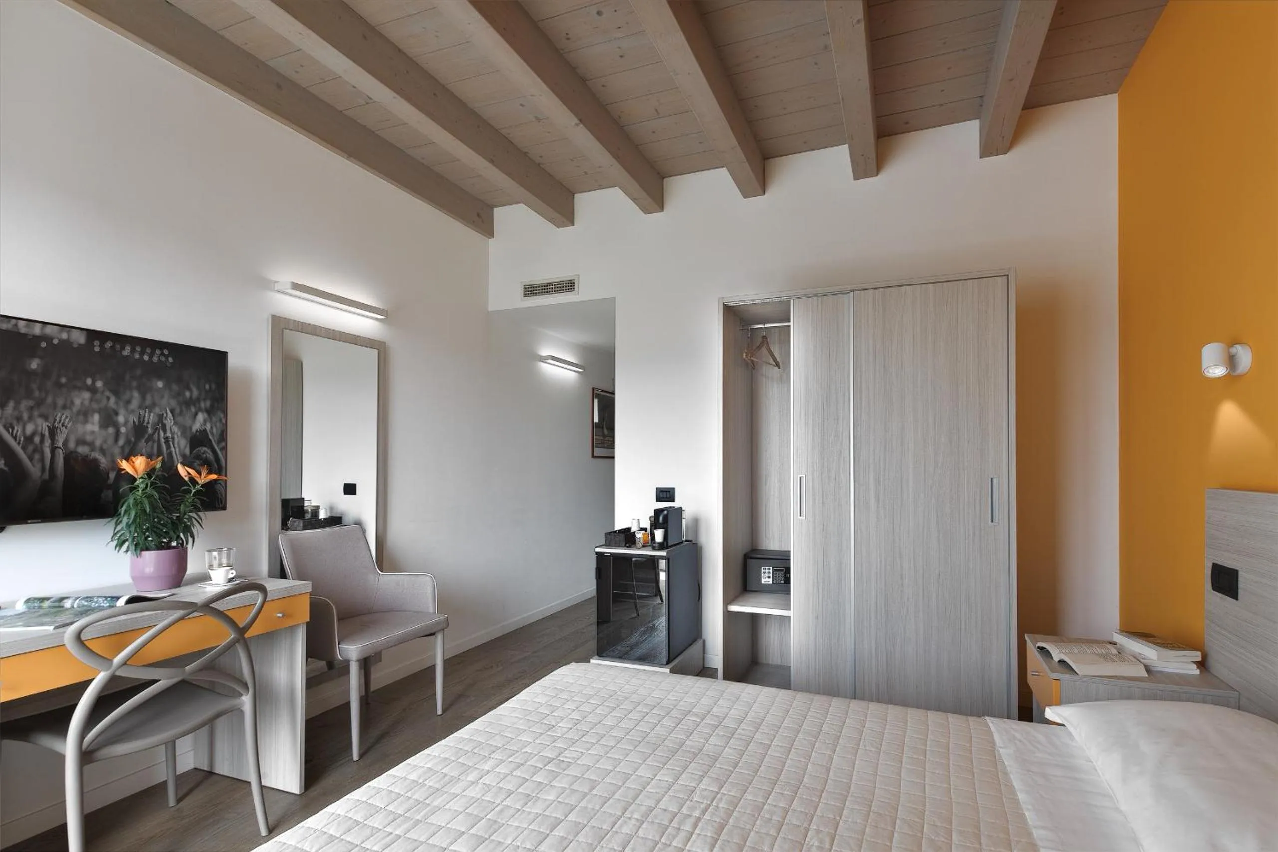 Bed in Residence Caffè Maya