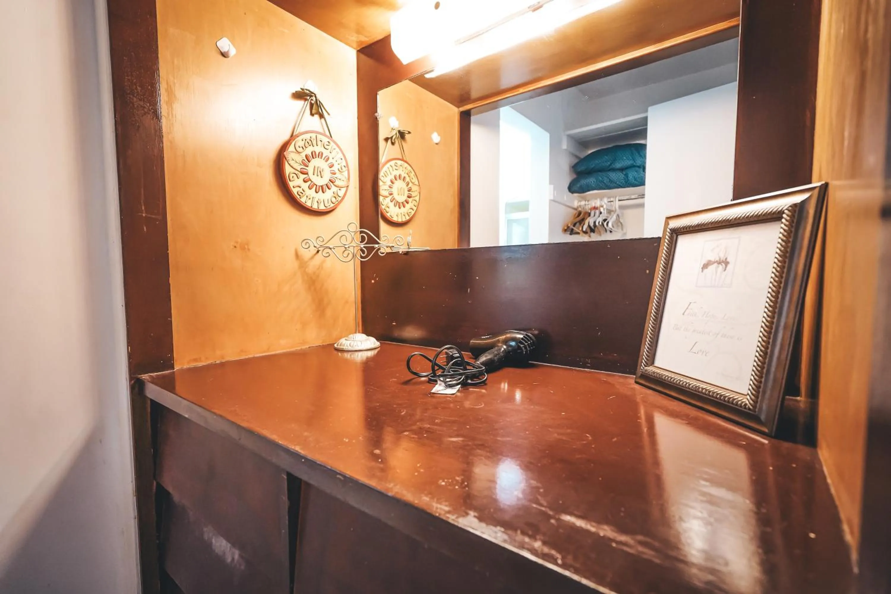 Bathroom in Hollywood Light Haven Lodge