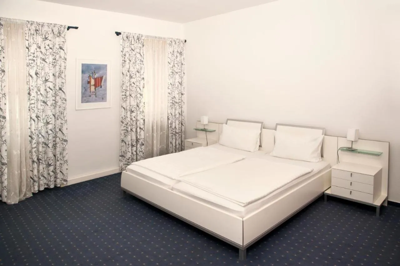 Photo of the whole room, Bed in Hotel Villa Martino - zum Hirsch