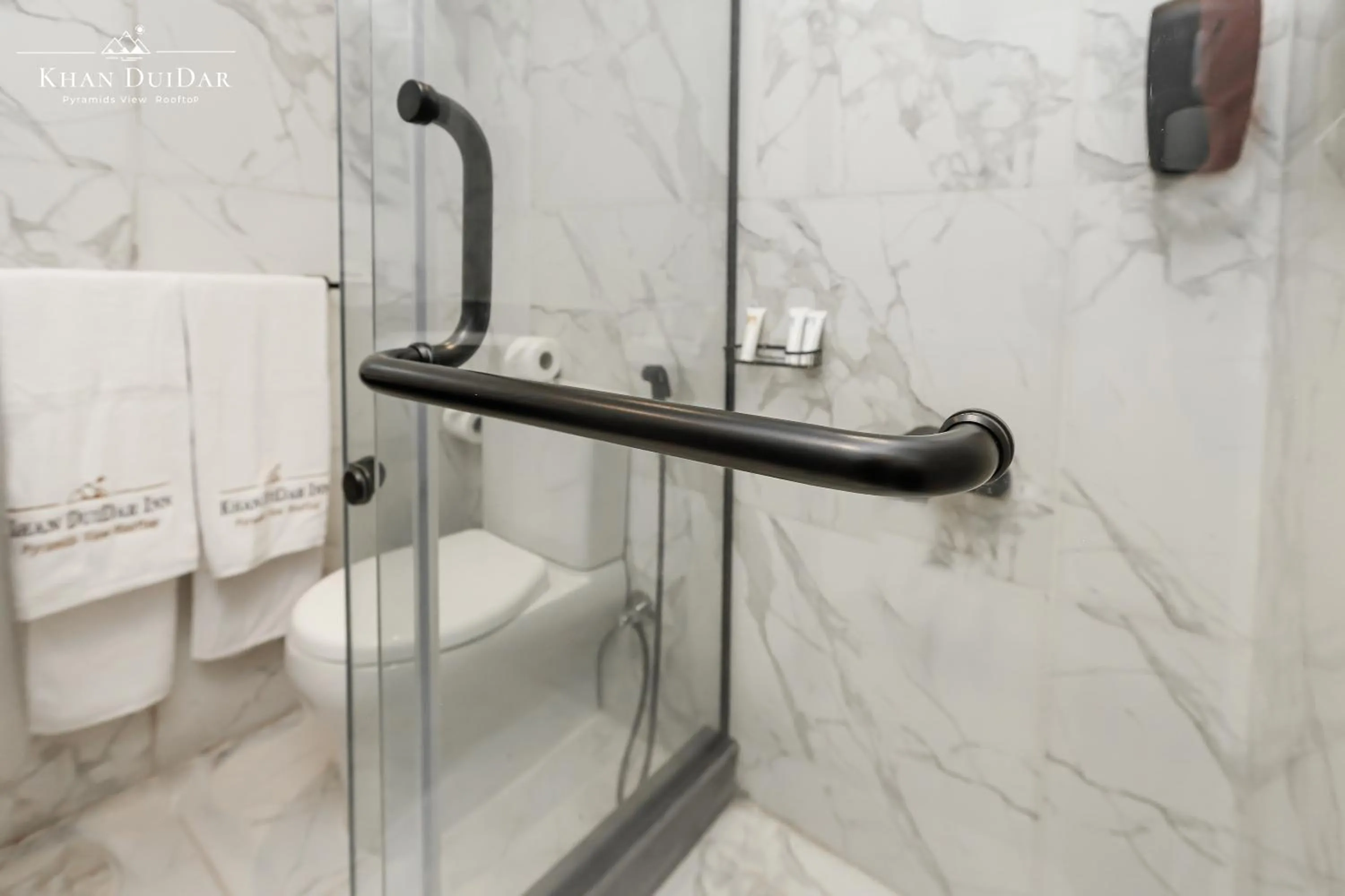 Shower in Khan Duidar Inn - Pyramids View Rooftop