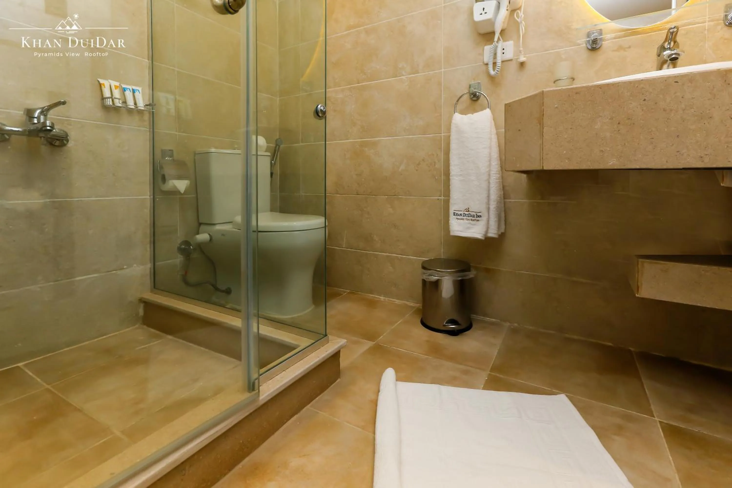 Shower in Khan Duidar Inn - Pyramids View Rooftop