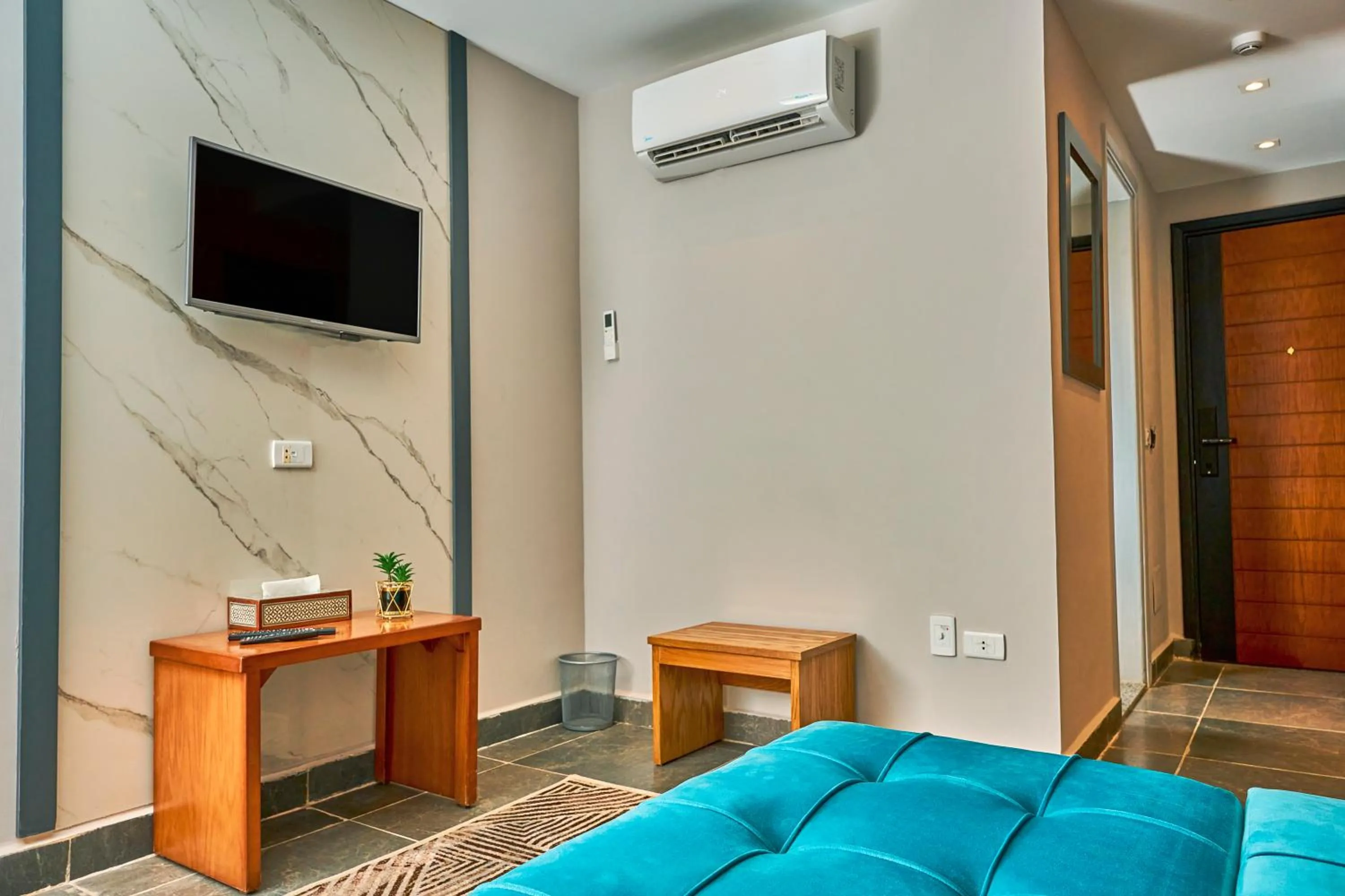 Communal lounge/ TV room in Khan Duidar Inn - Pyramids View Rooftop