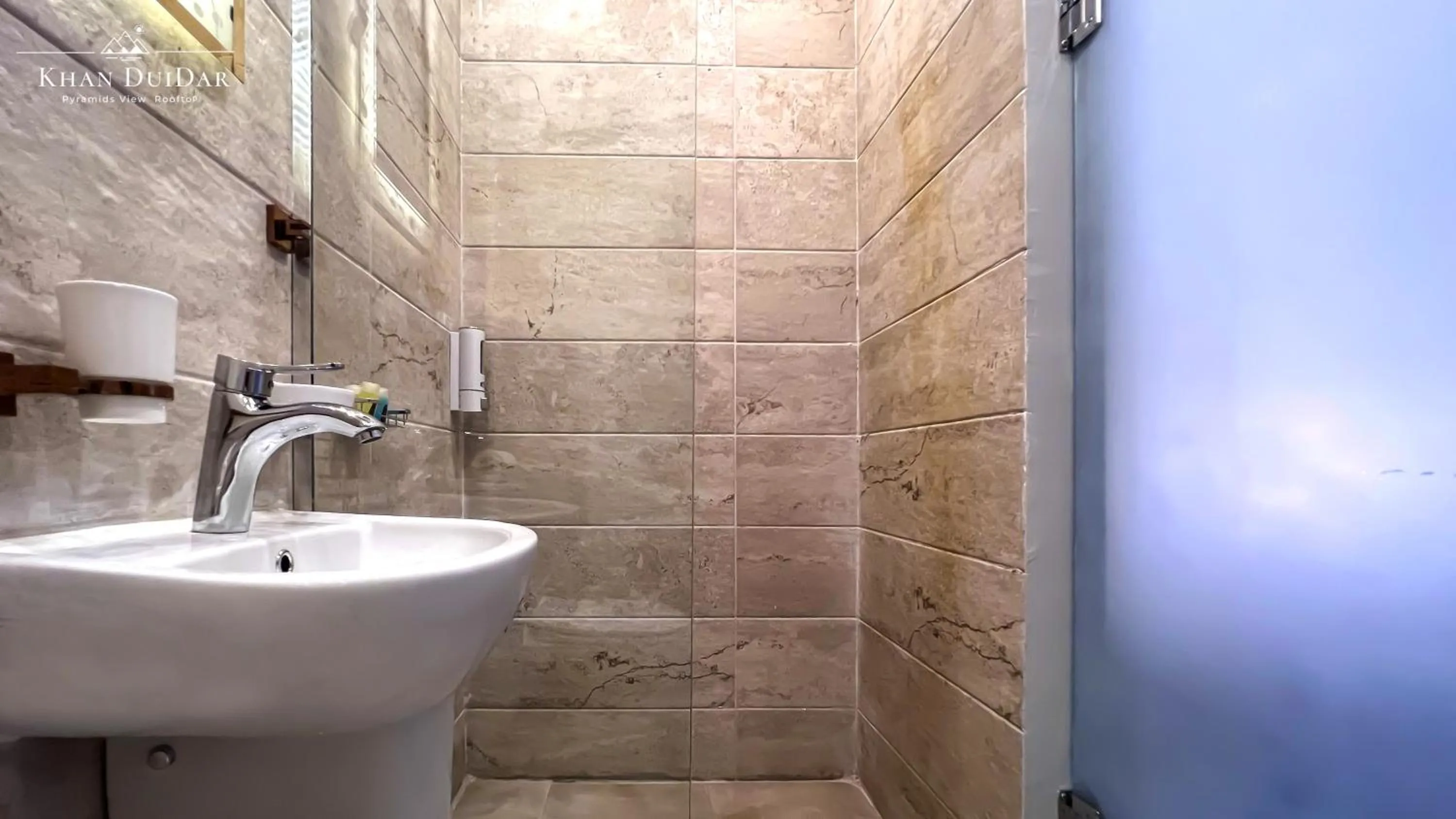 Shower in Khan Duidar Inn - Pyramids View Rooftop