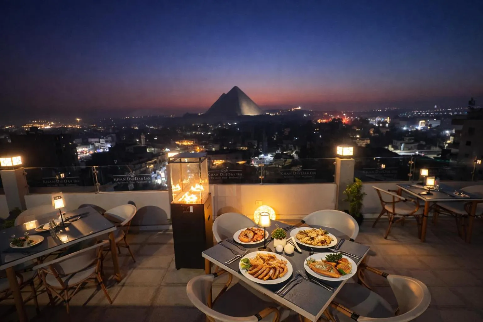 Restaurant/places to eat in Khan Duidar Inn - Pyramids View Rooftop
