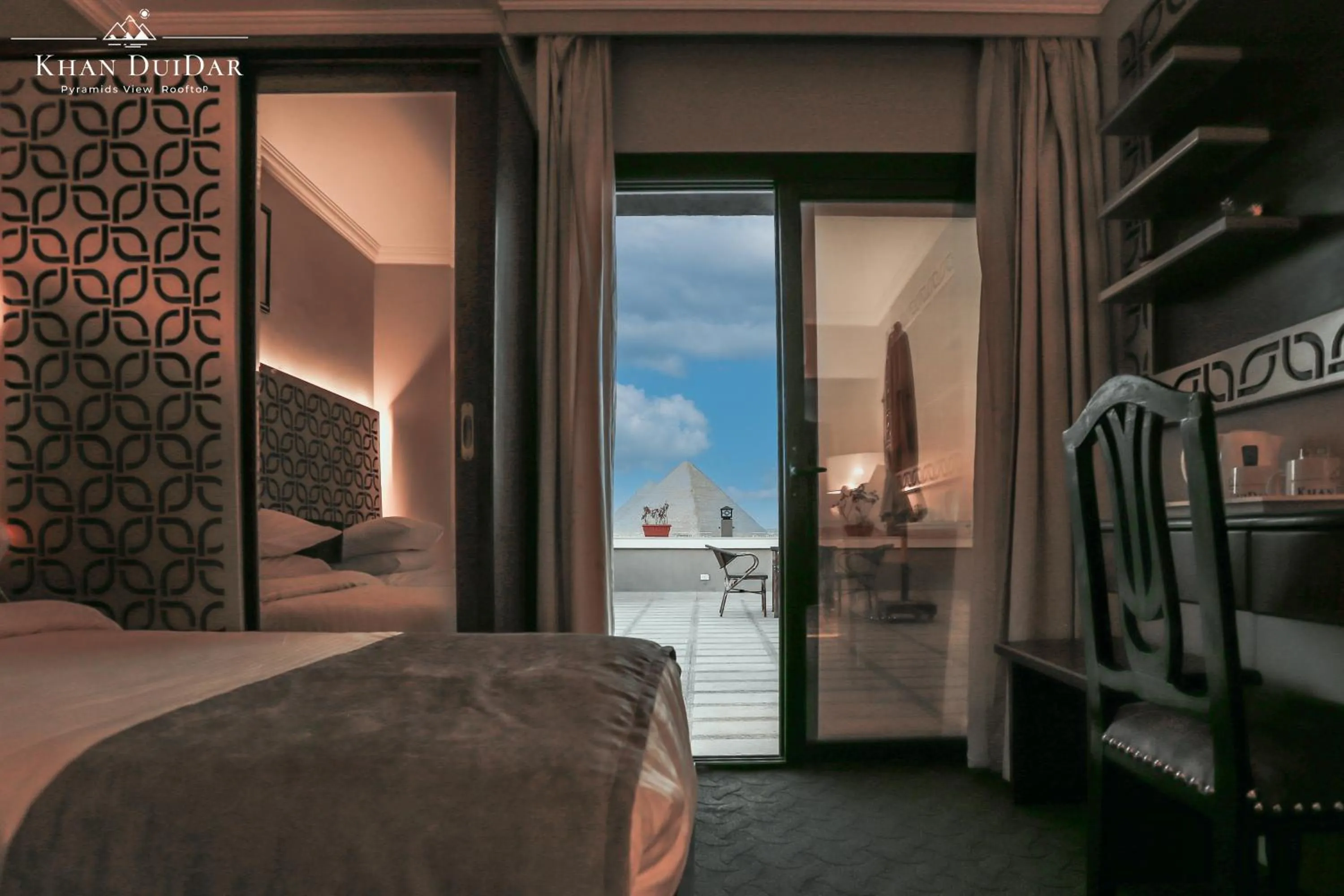 Balcony/Terrace, Bed in Khan Duidar Inn - Pyramids View Rooftop