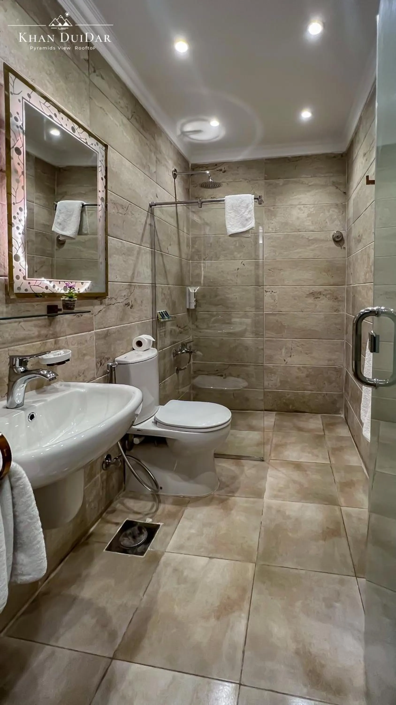 Shower in Khan Duidar Inn - Pyramids View Rooftop