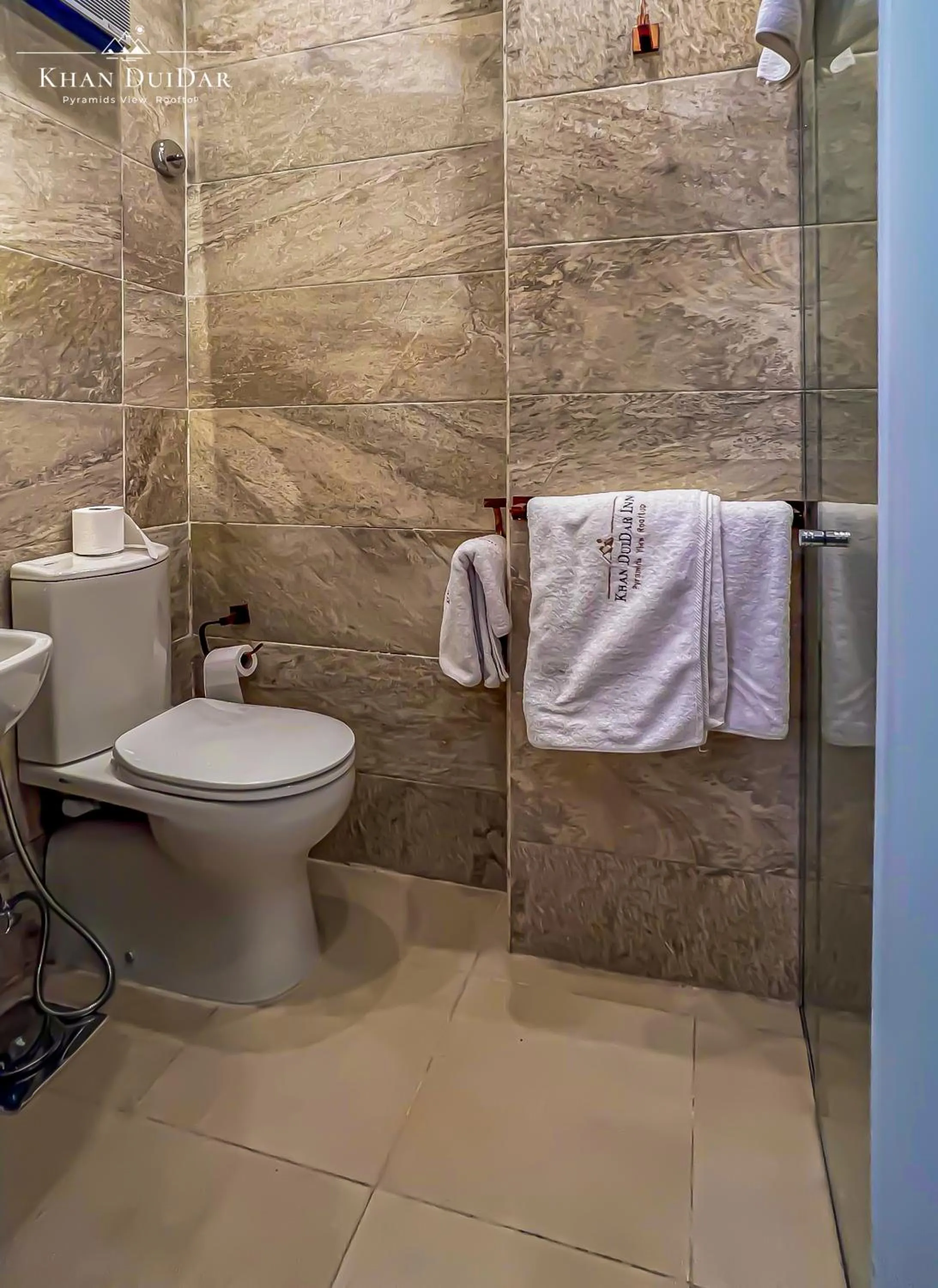 Shower in Khan Duidar Inn - Pyramids View Rooftop