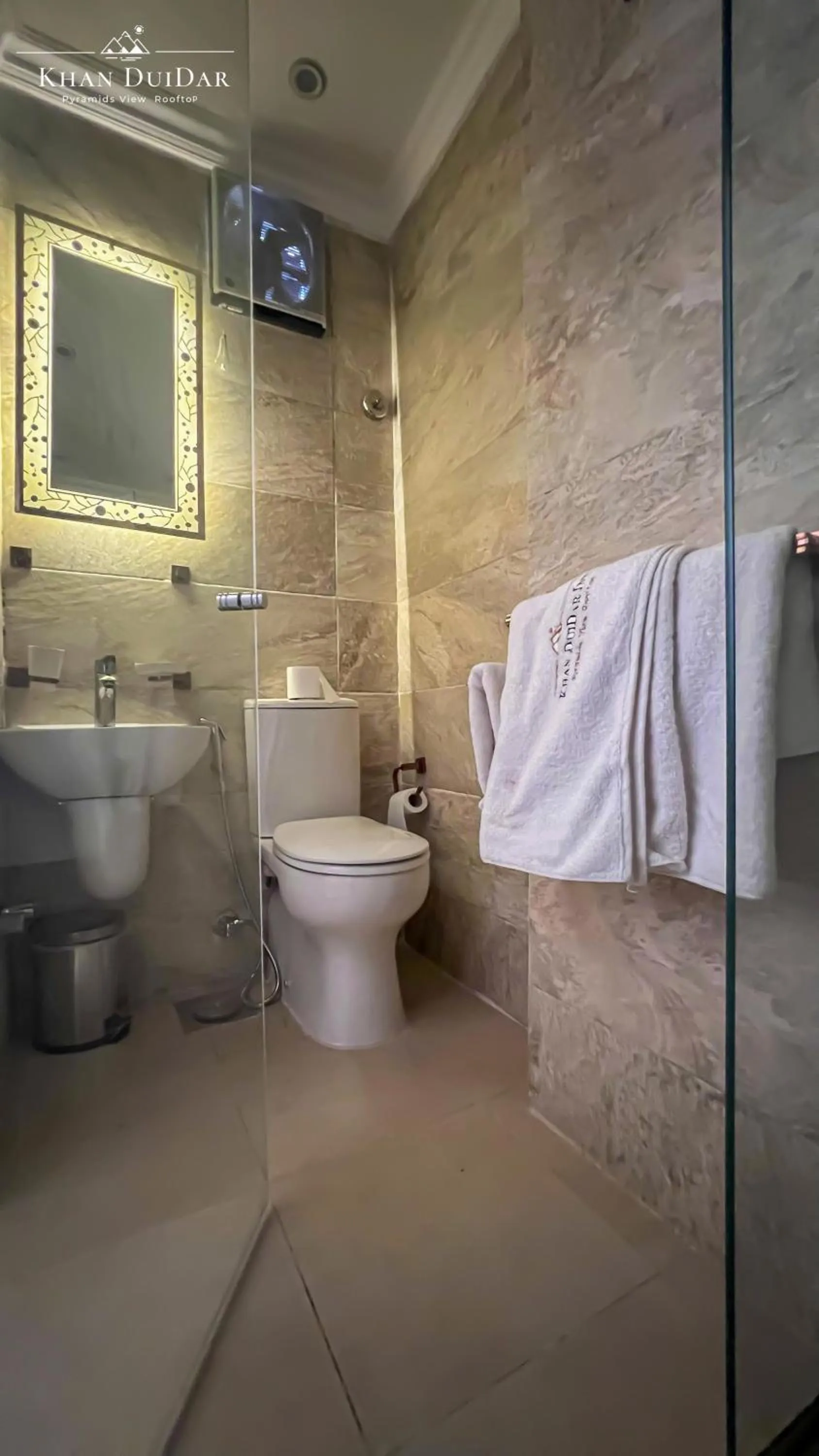 Shower in Khan Duidar Inn - Pyramids View Rooftop