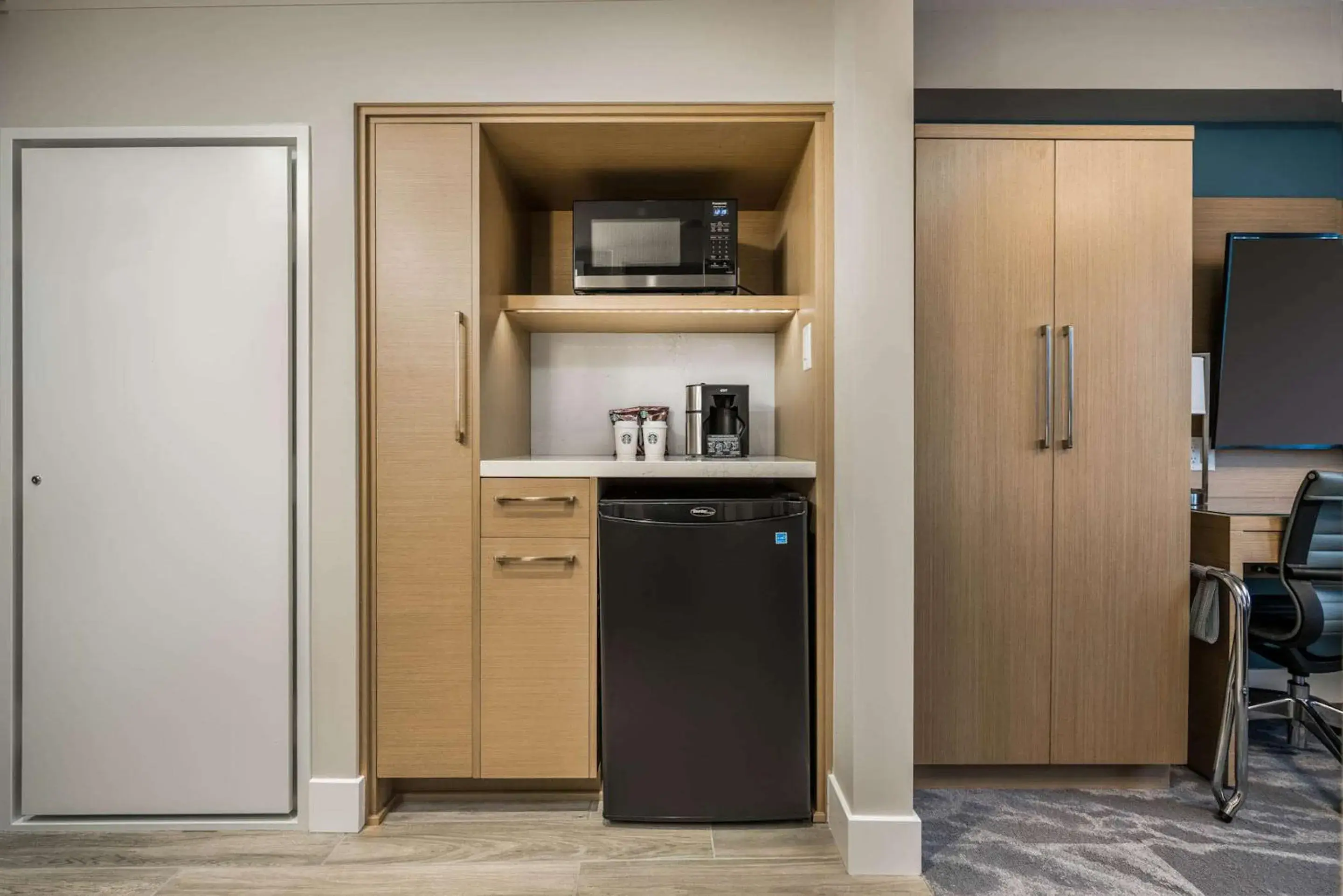 Photo of the whole room in Coast Tsawwassen Inn Photo of the whole room in Coast Tsawwassen Inn