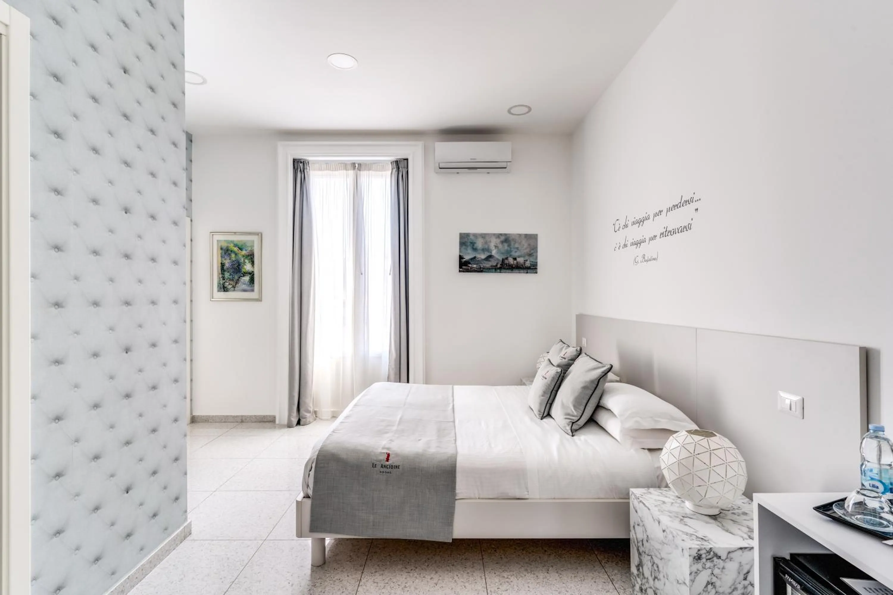 Bedroom, Bed in Le Angioine Rooms