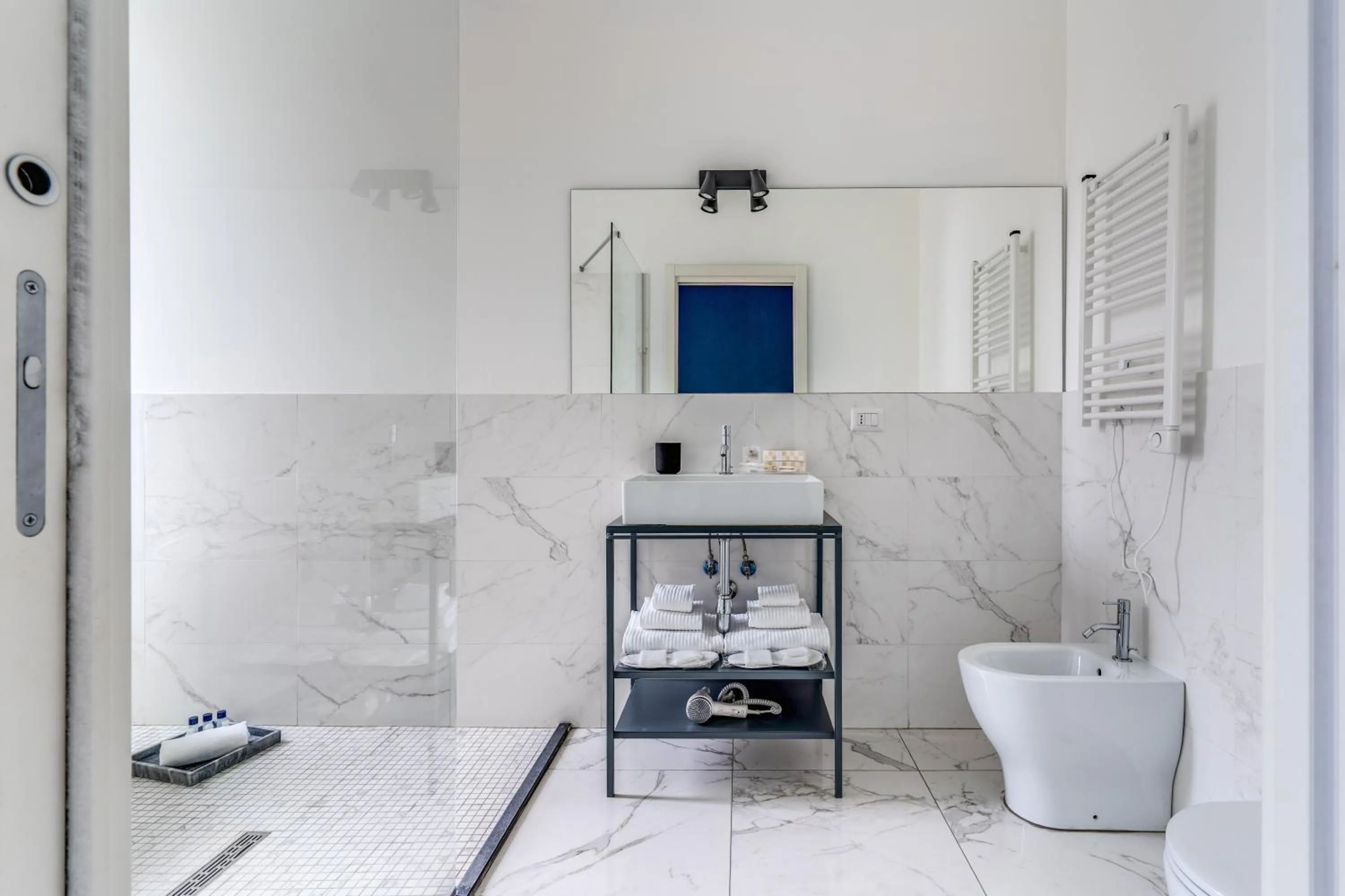 Bathroom in Le Angioine Rooms