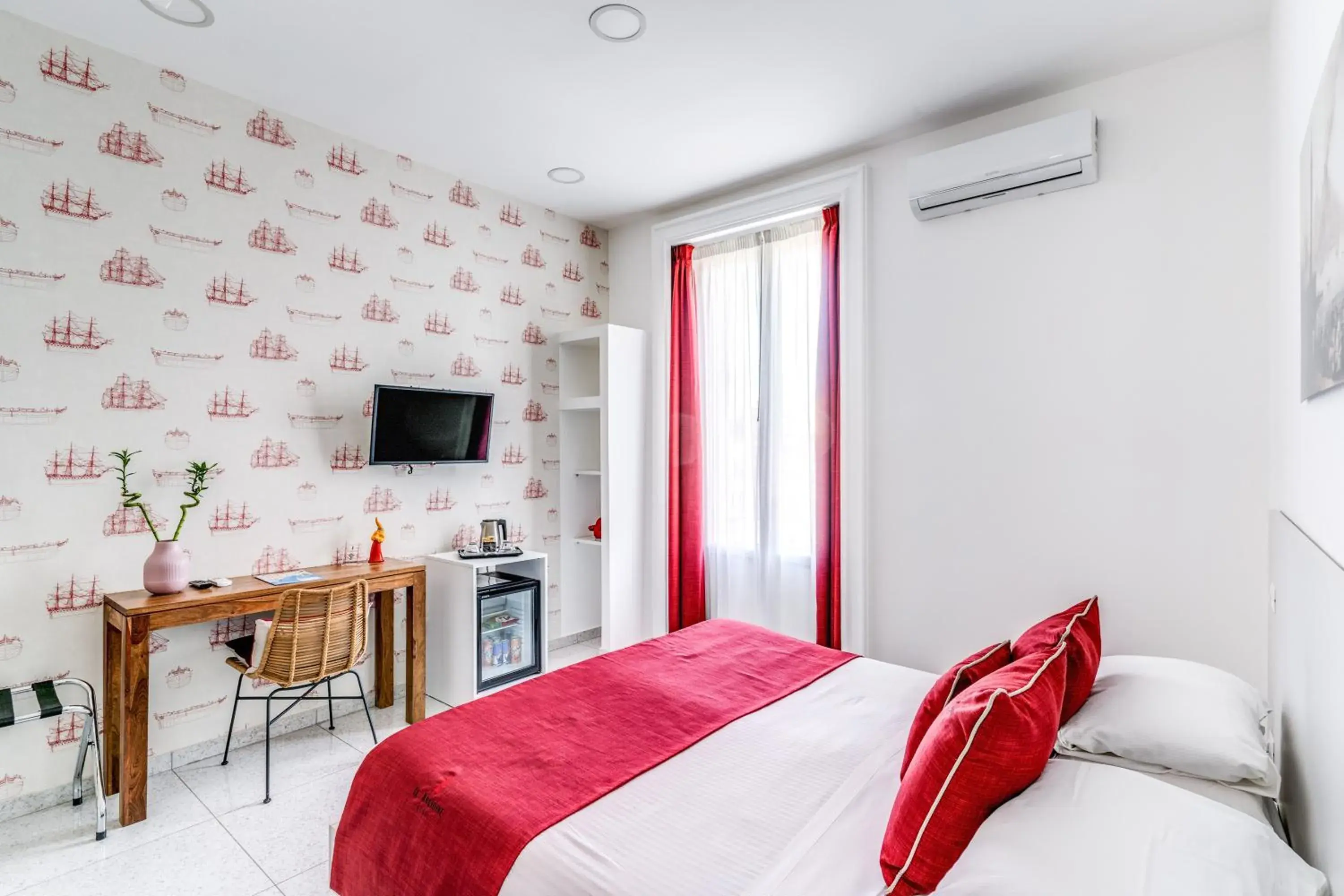 Superior Deluxe Double or Twin Room in Le Angioine Rooms Superior Deluxe Double or Twin Room in Le Angioine Rooms