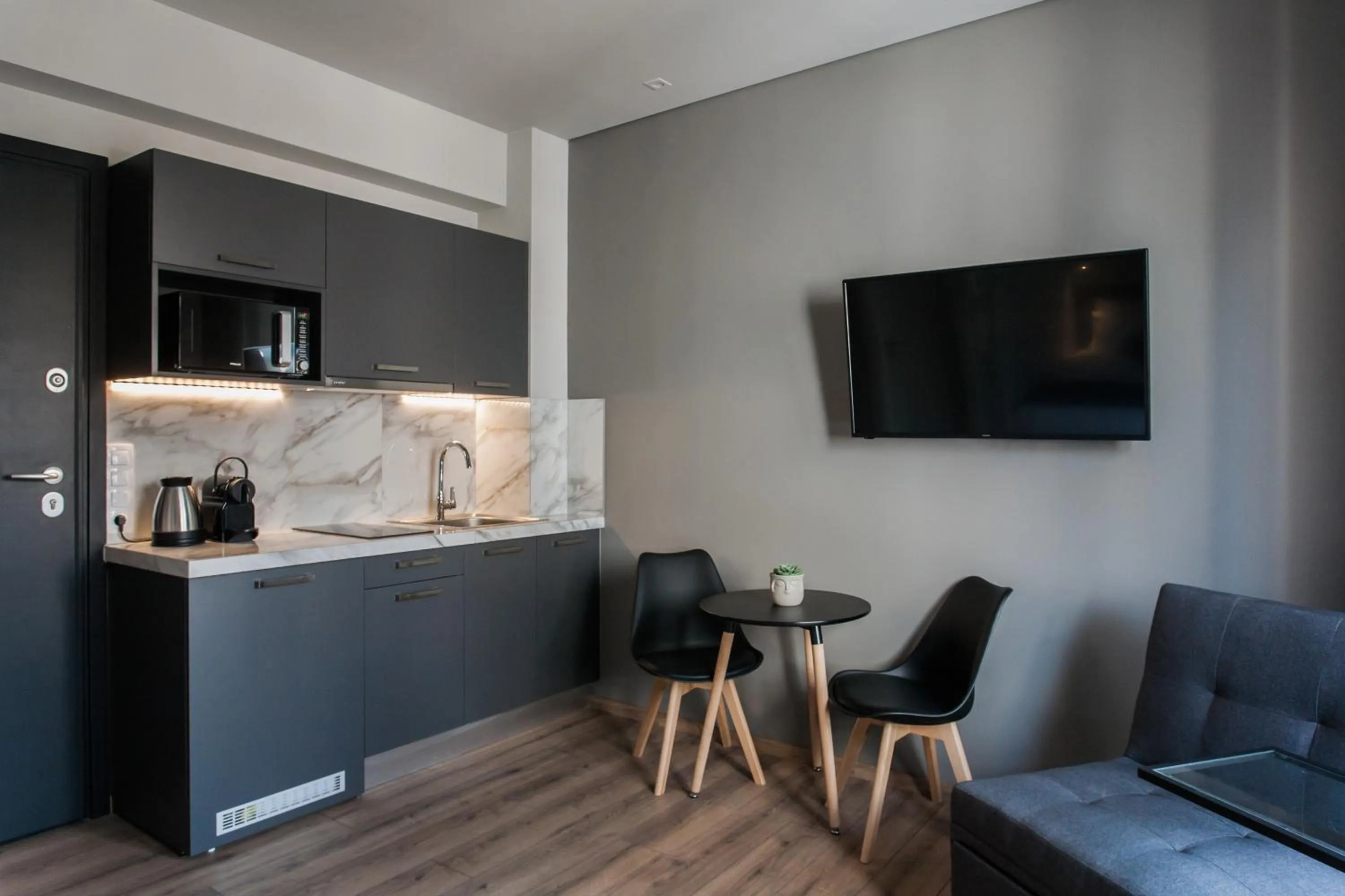 Coffee/tea facilities in WYZ Athens Apartments by UPSTREET