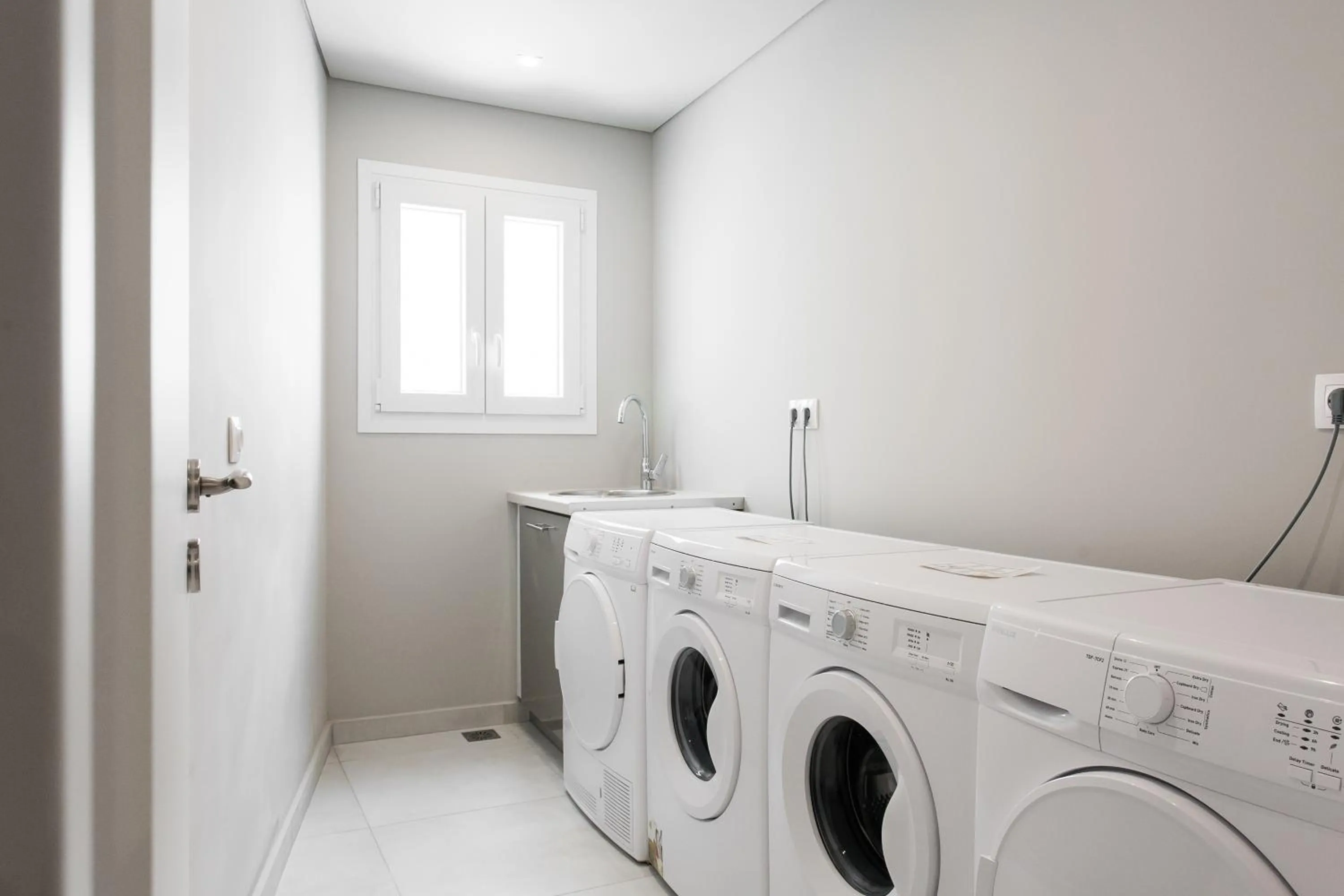 laundry in WYZ Athens Apartments by UPSTREET