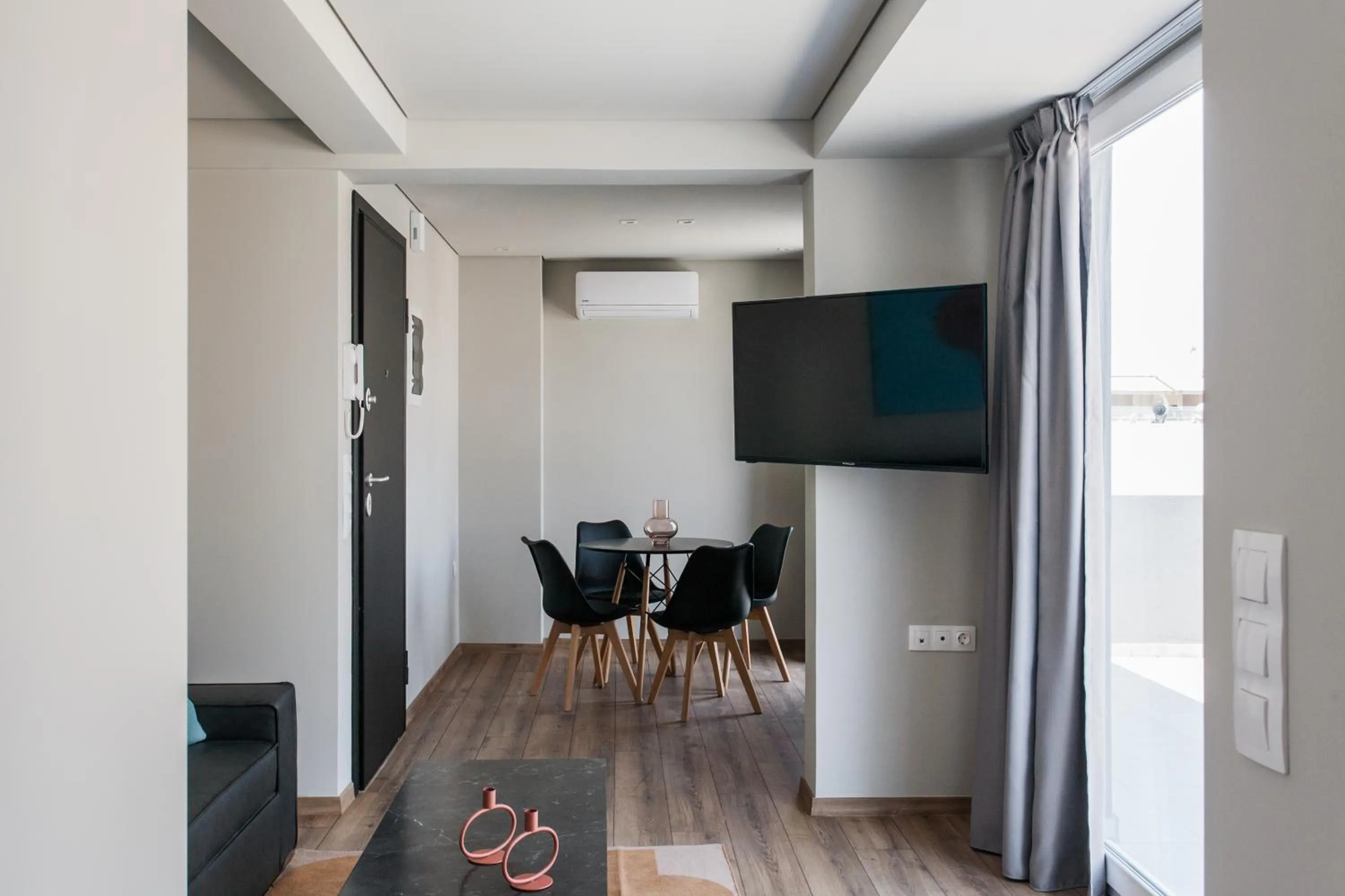 Living room in WYZ Athens Apartments by UPSTREET
