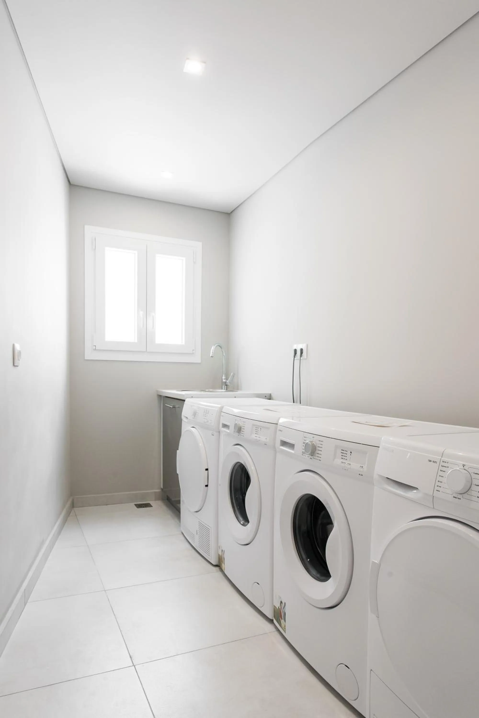 laundry in WYZ Athens Apartments by UPSTREET