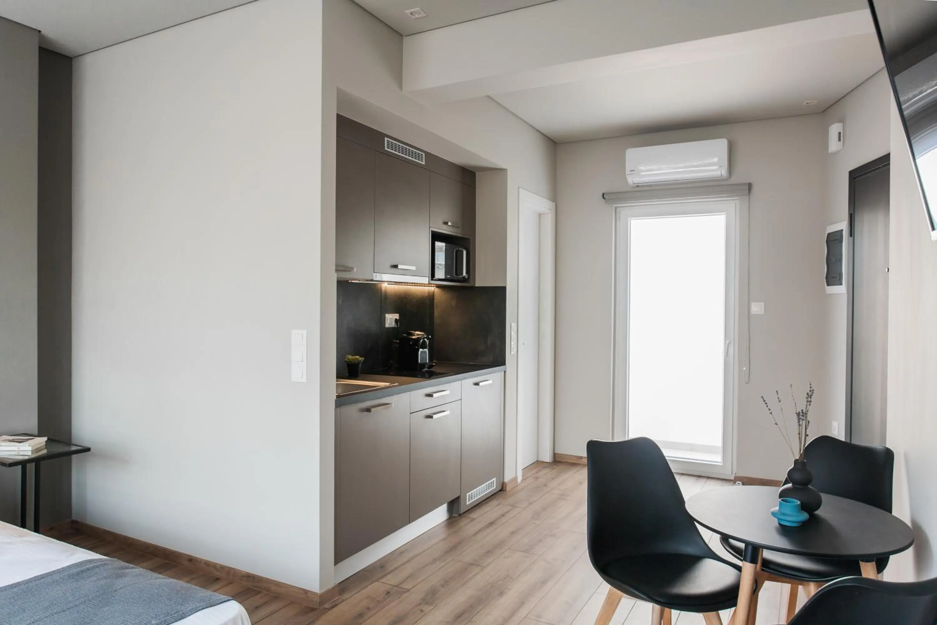 Dining area in WYZ Athens Apartments by UPSTREET