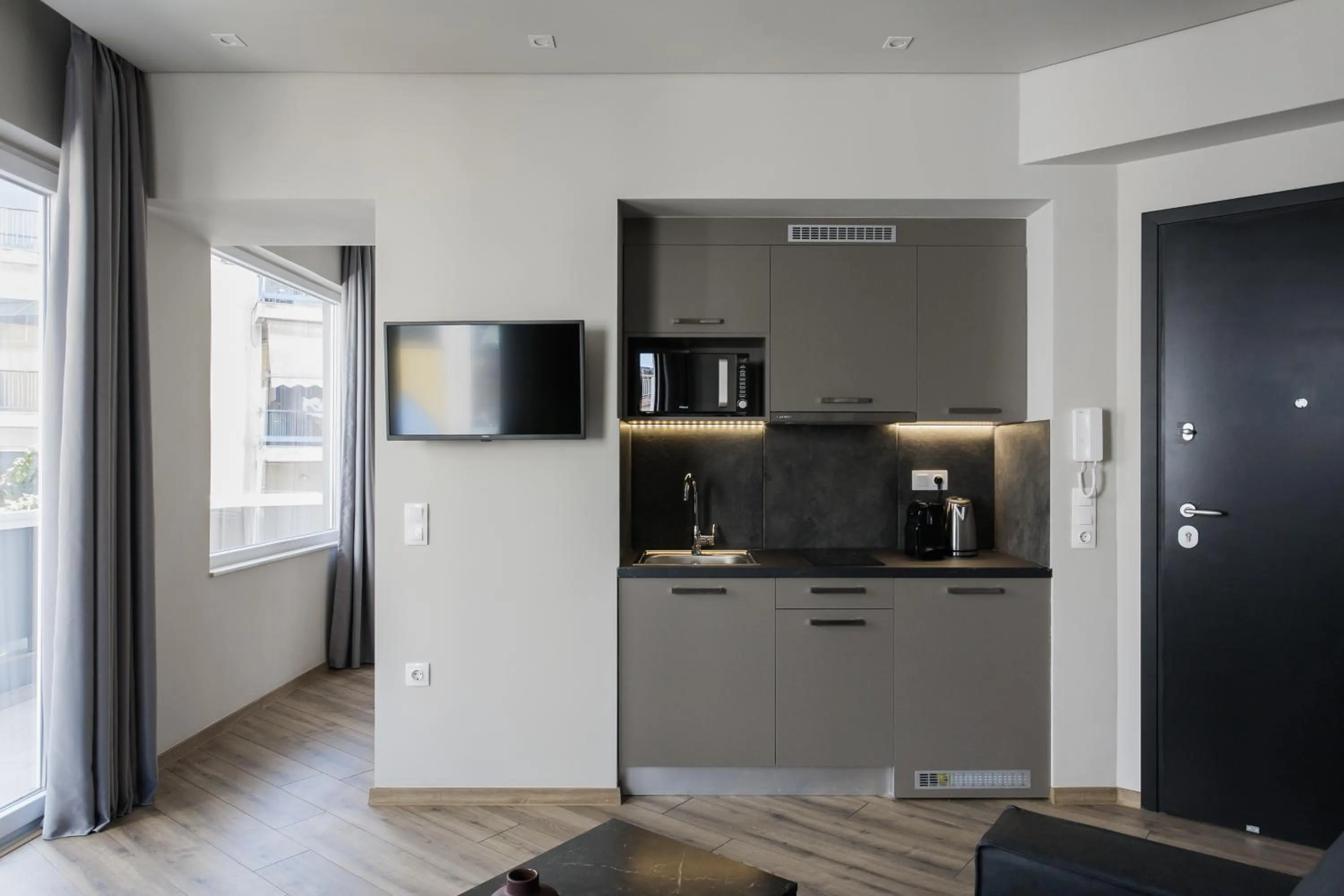Kitchen or kitchenette in WYZ Athens Apartments by UPSTREET