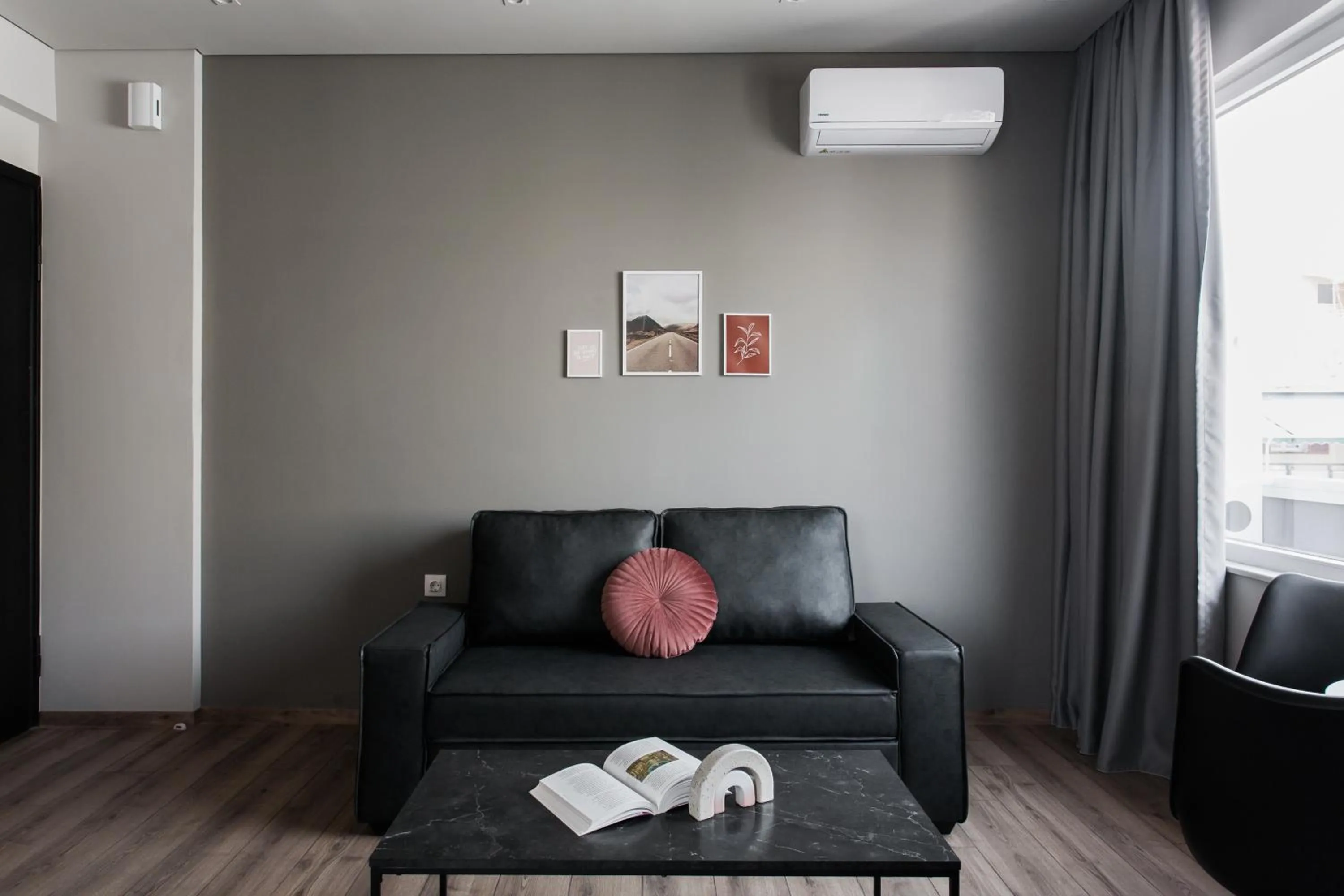 Living room in WYZ Athens Apartments by UPSTREET