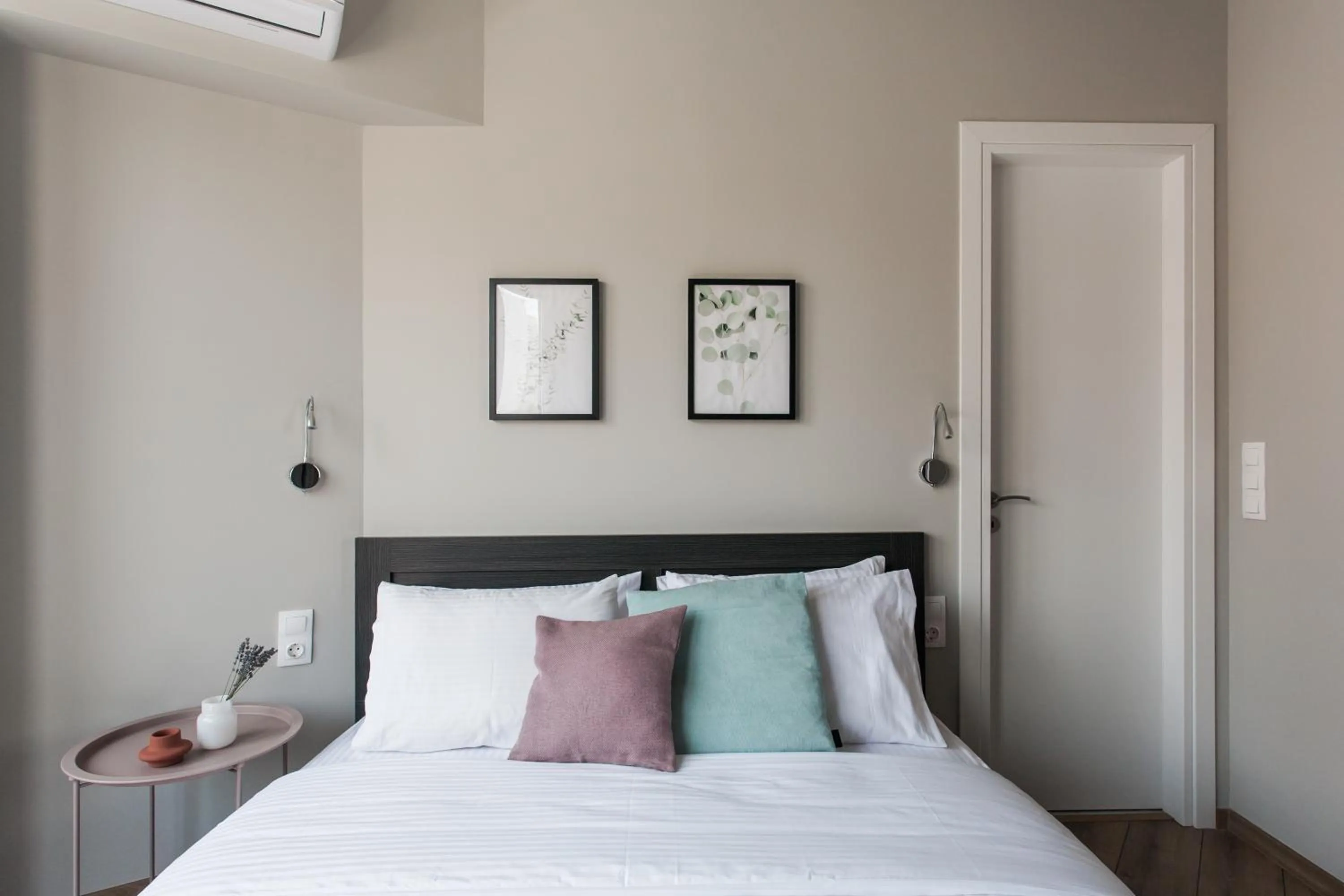 Bed in WYZ Athens Apartments by UPSTREET